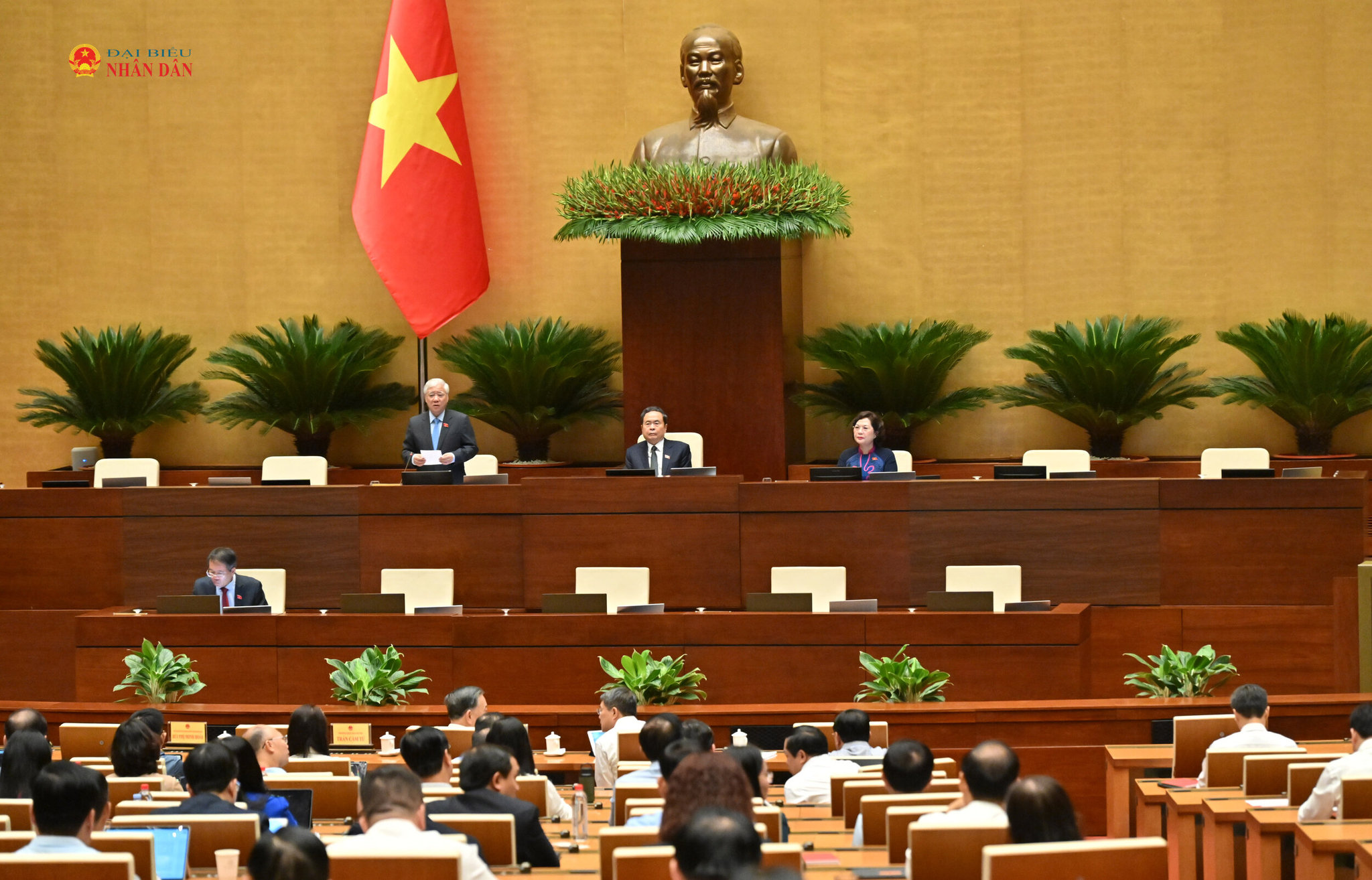 pho-chu-tich-thuong-truc-quoc-hoi-do-van-chien-dieu-hanh-phien-hopvqk_0544.jpg