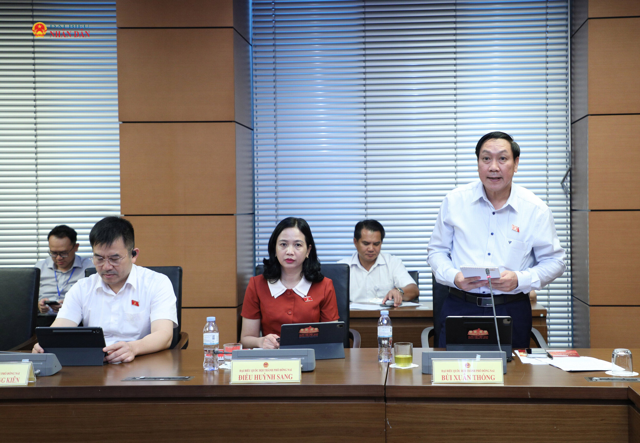 Phó Trưởng Đoàn chuyên trách Đoàn đại biểu Quốc hội thành phố Đồng Nai Bùi Xuân Thống phát biểu