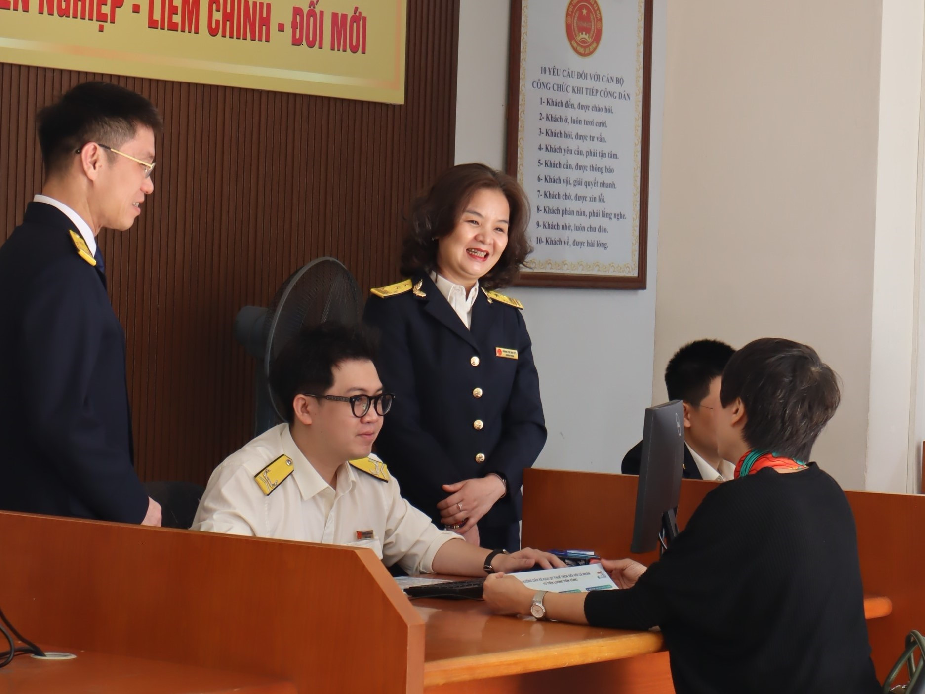 thuế 9