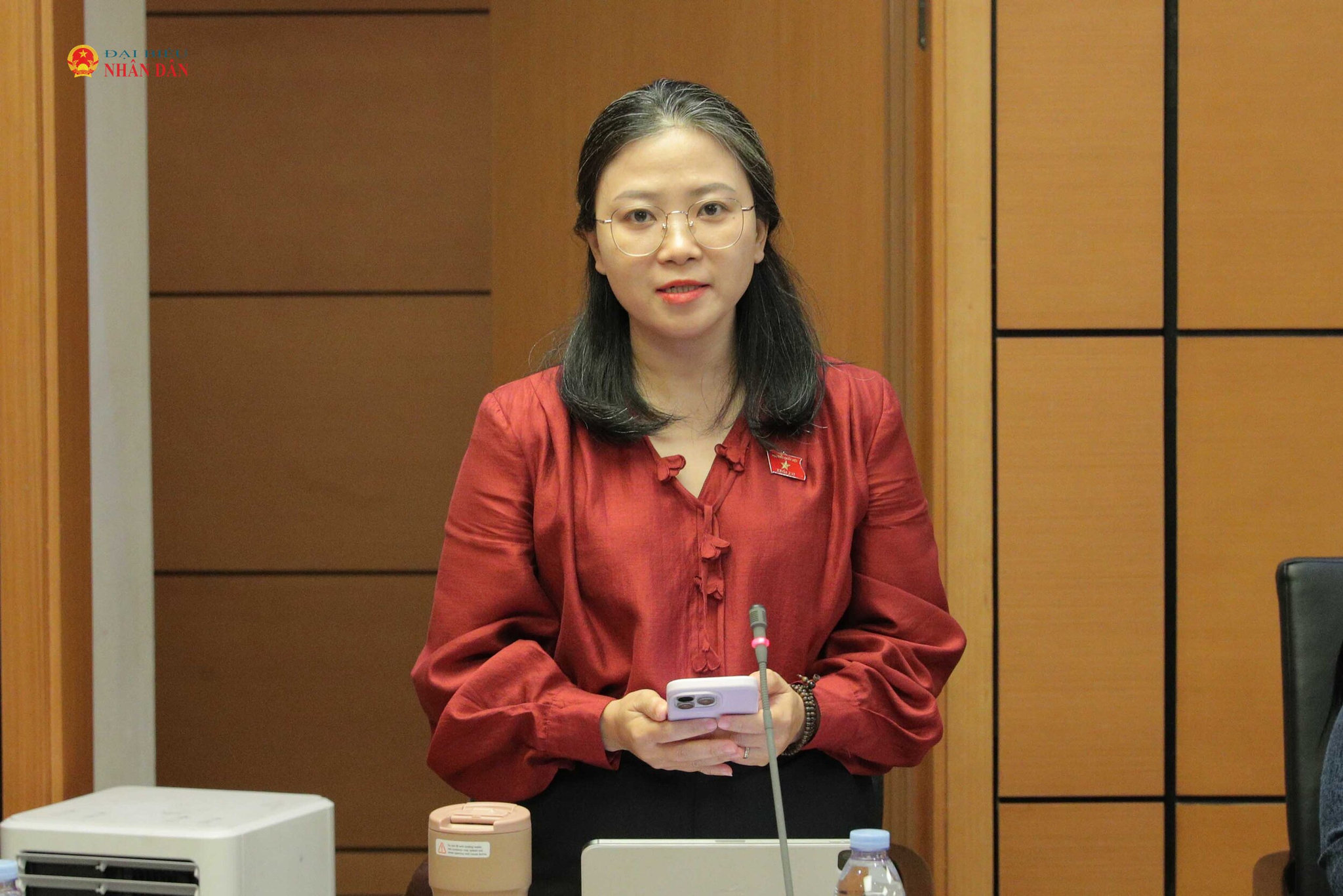 Tổ 4 (Khánh Hòa, Huế, Lào Cai)/ĐBQH Nguyễn Thanh Ngân (Khánh Hòa) phát biểu