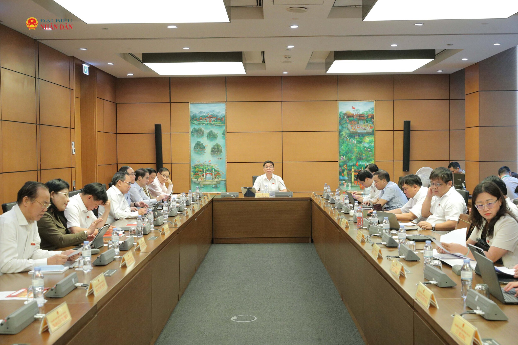 to-4-khanh-hoa-hue-lao-cai-toan-canh-phien-thao-luan-to-4-doan-dbqh-tp.hue-tinh-lao-cai-khanh-hoa-.jpg