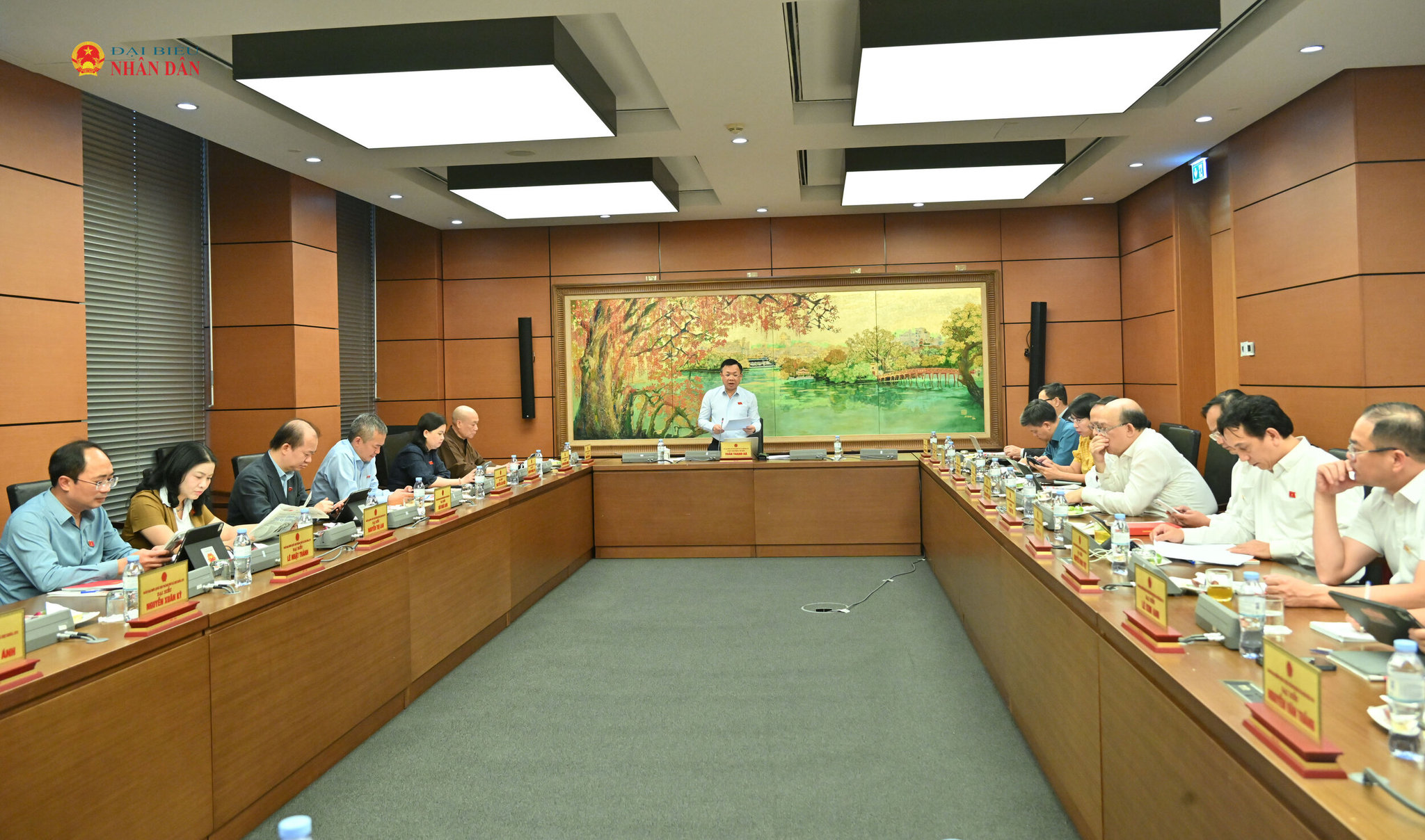 toan-canh-thao-luan-to-ha-noi.jpg