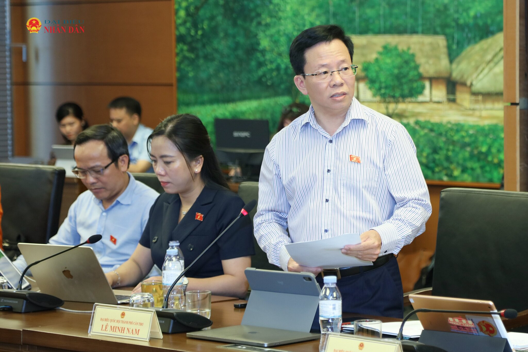 ĐBQH Lê Minh Nam (TP. Cần Thơ) phát biểu thảo luận tại Tổ 9