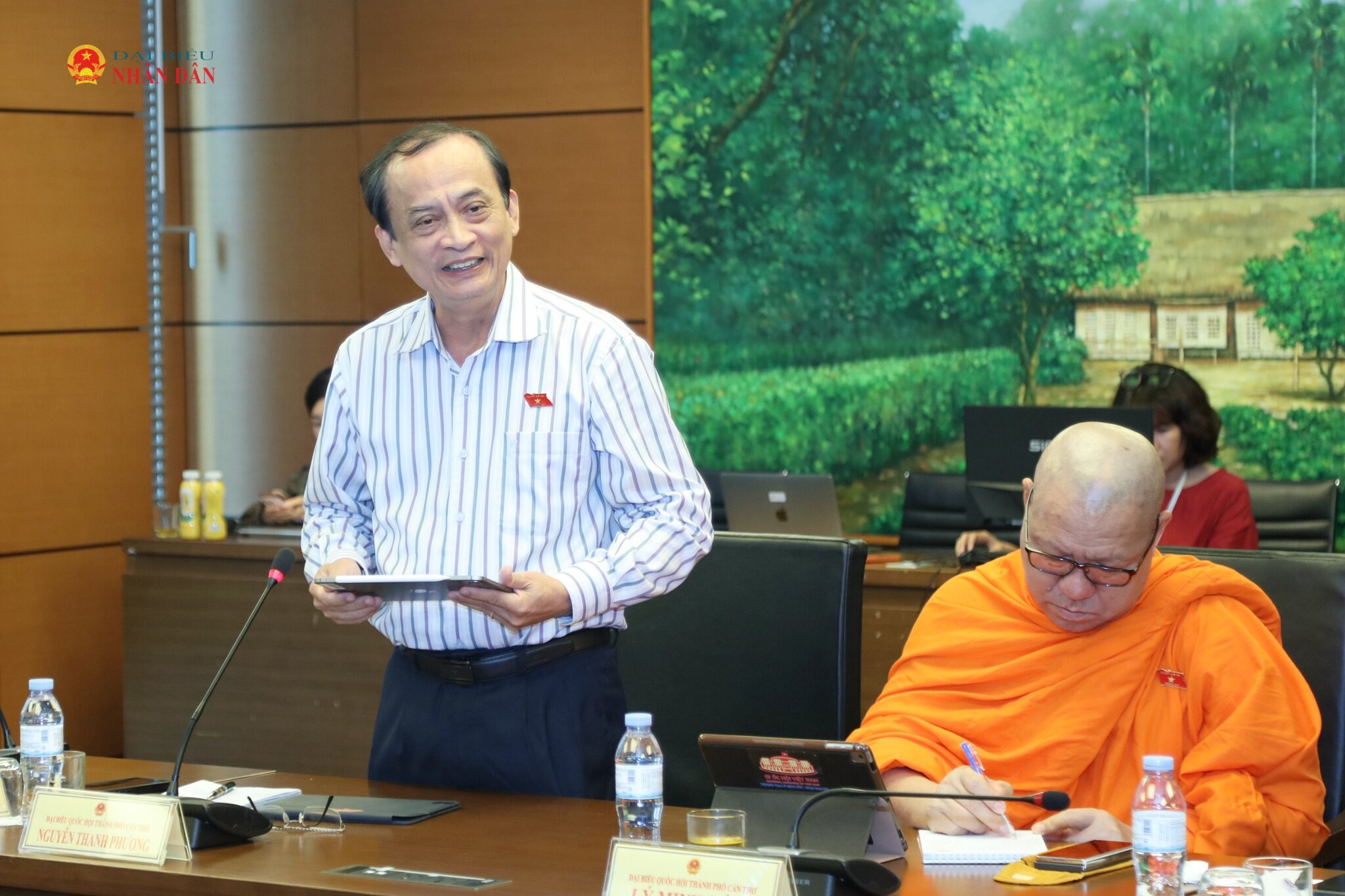 ĐBQH Nguyễn Thanh Phương (TP. Cần Thơ) phát biểu thảo luận tại Tổ 9