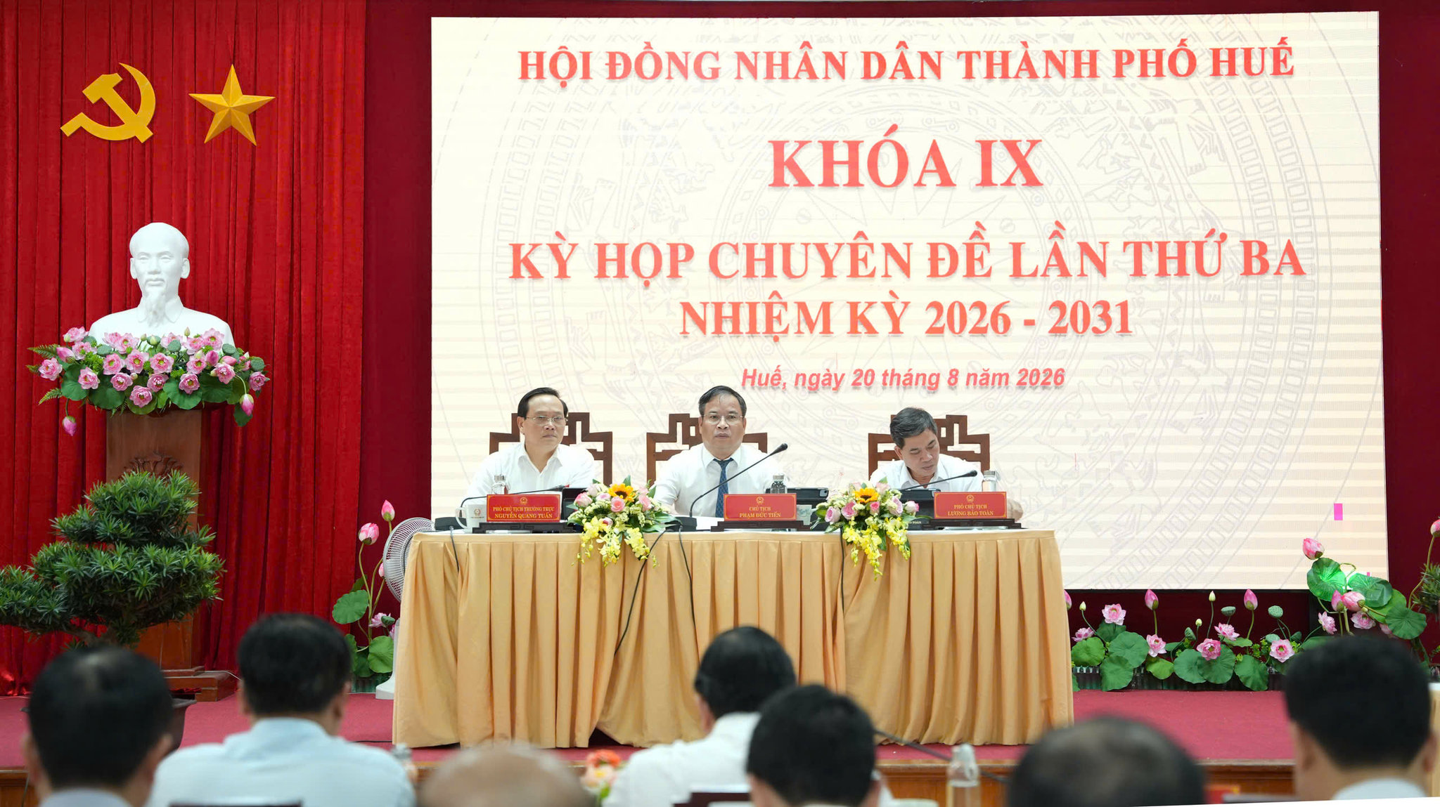 Chủ tọa kỳ họp