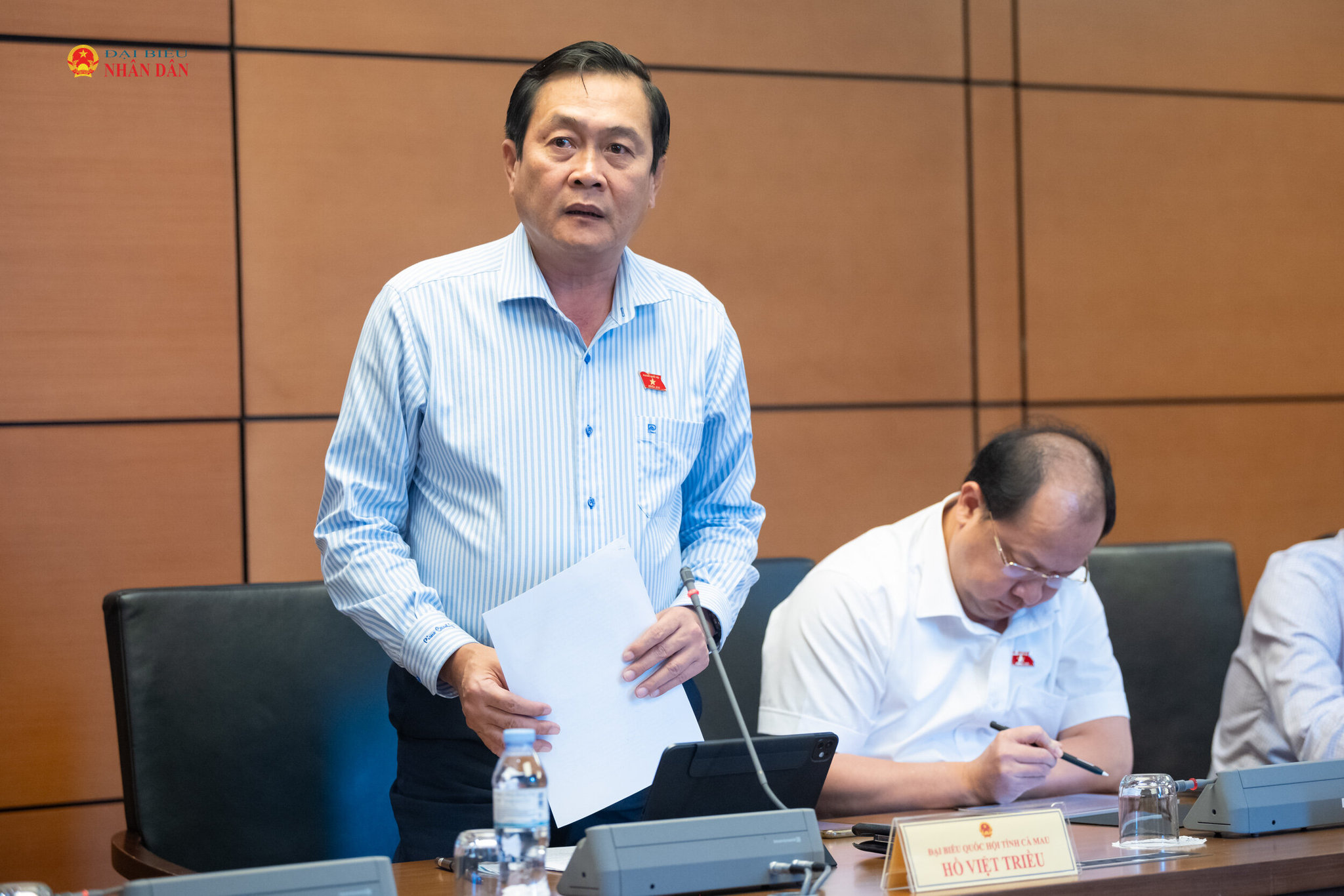 ĐBQH Hồ Việt Triều (Cà Mau) phát biểu thảo luận tại tổ 8