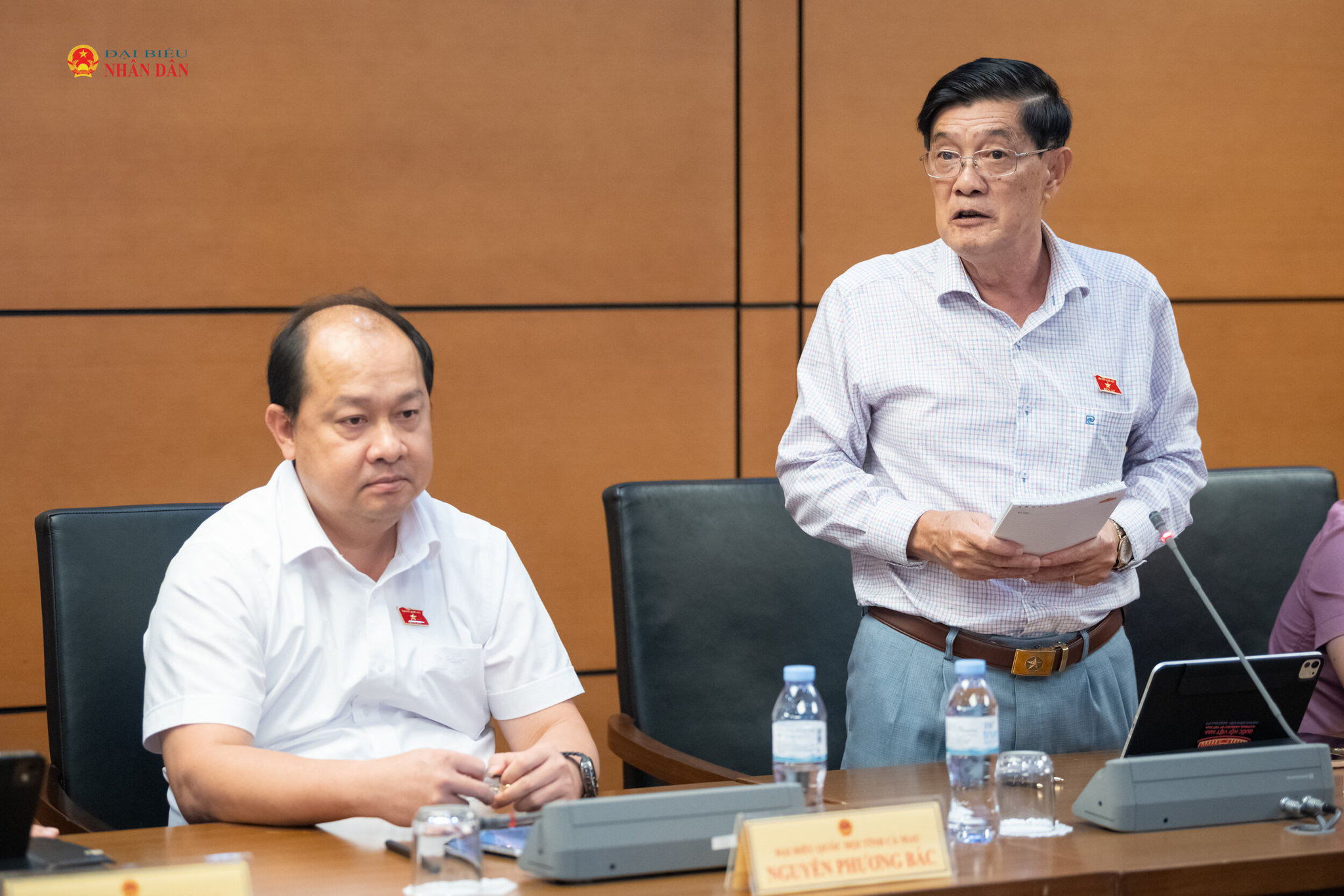 ĐBQH Trương Dũng Tiến (Cà Mau) phát biểu thảo luận tại tổ 8