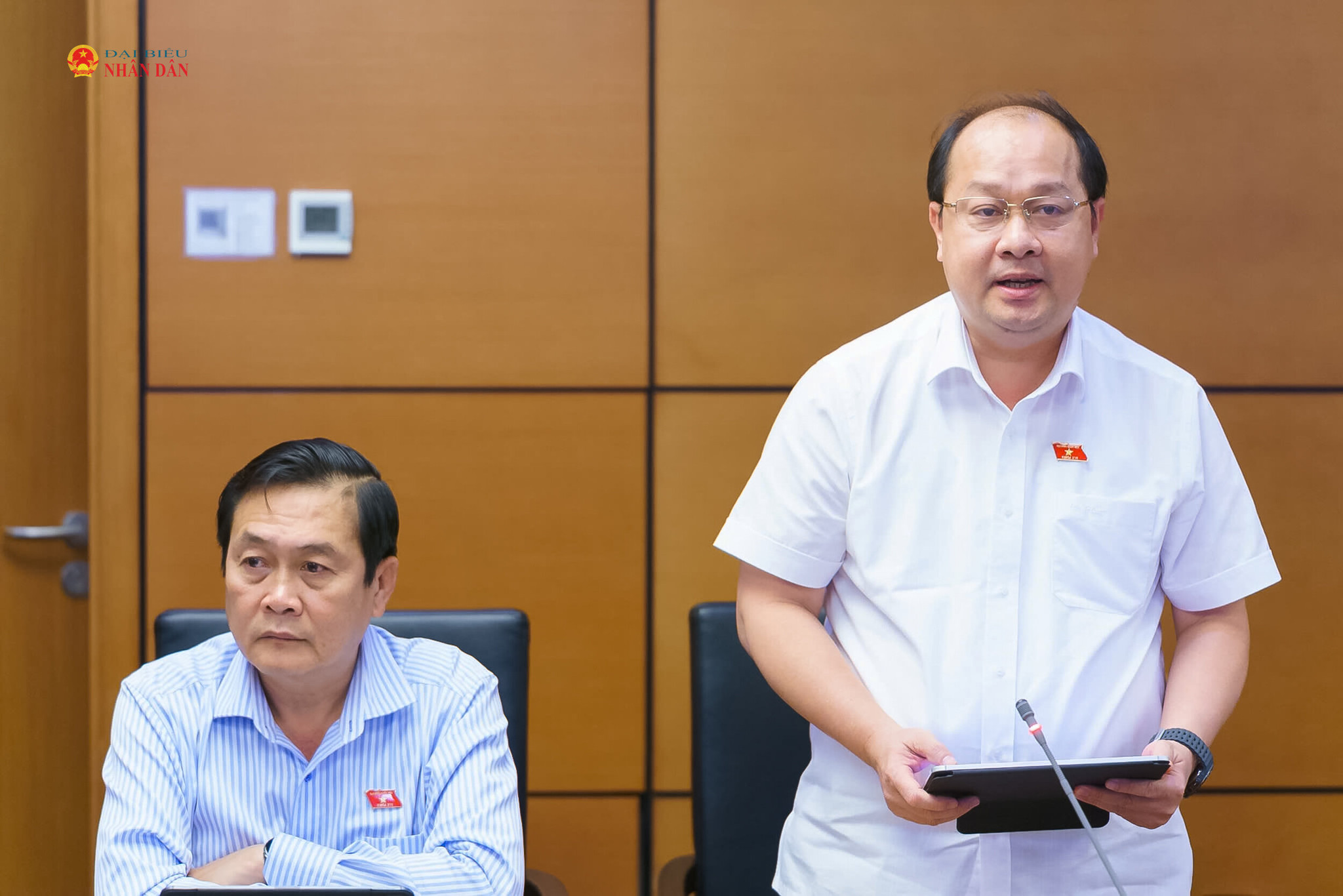 ĐBQH Nguyễn Phương Bắc (Cà Mau) phát biểu thảo luận tại tổ 8