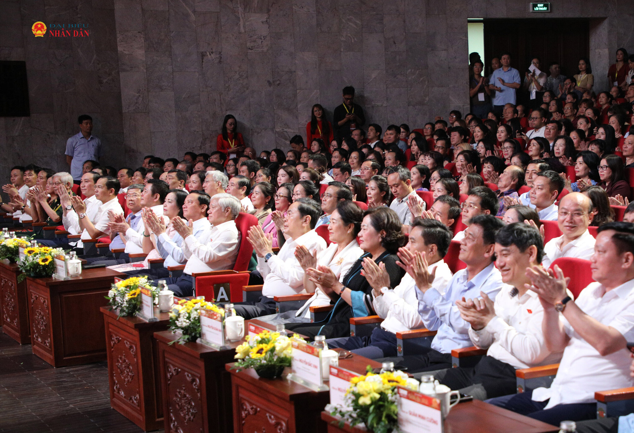 Chủ tịch Quốc hội Trần Thanh Mẫn, Phu nhân và các đại biểu tham dự chương trình