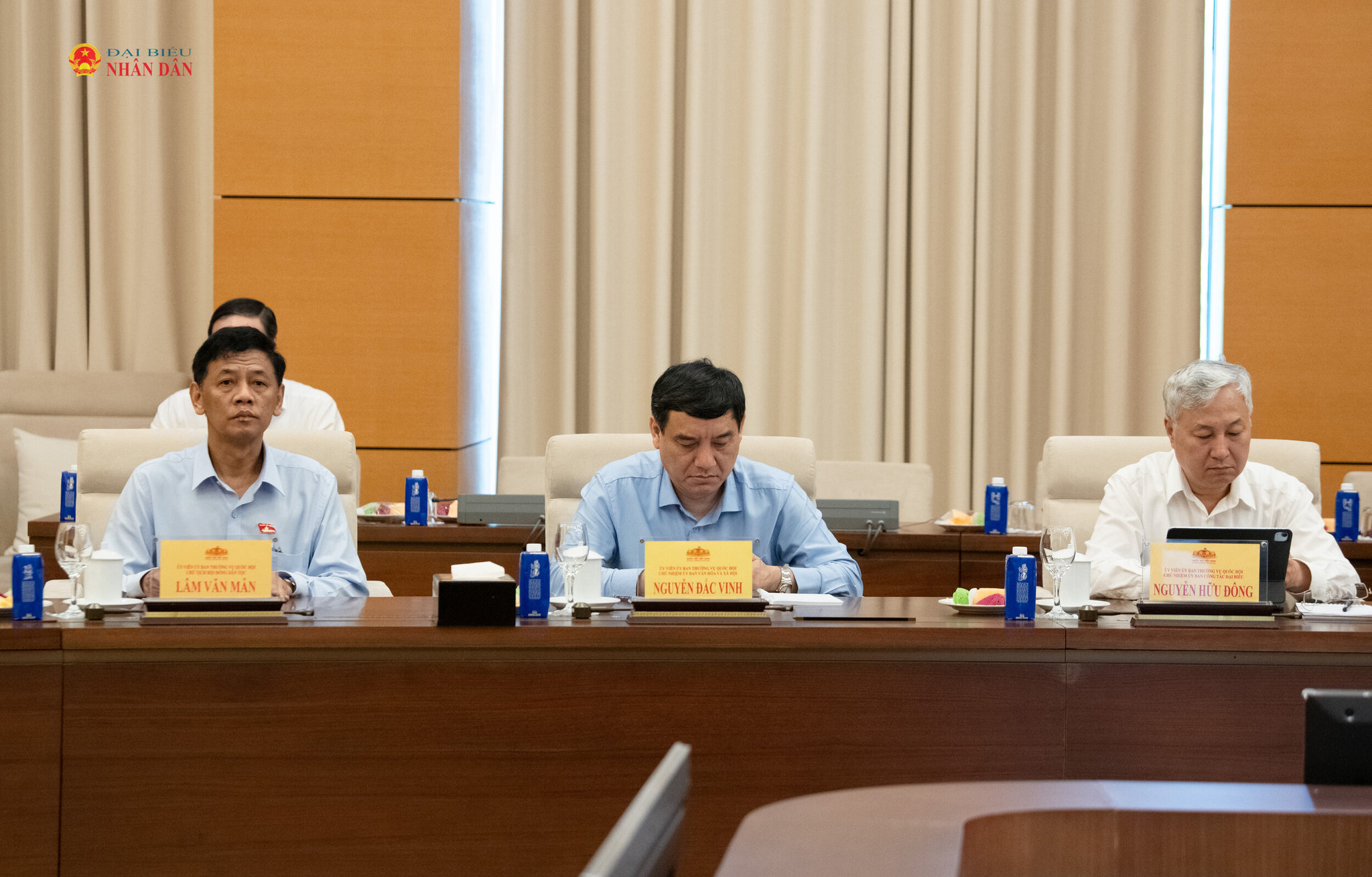 cac-dai-bieu-tham-du-phien-hop.2(1).jpg