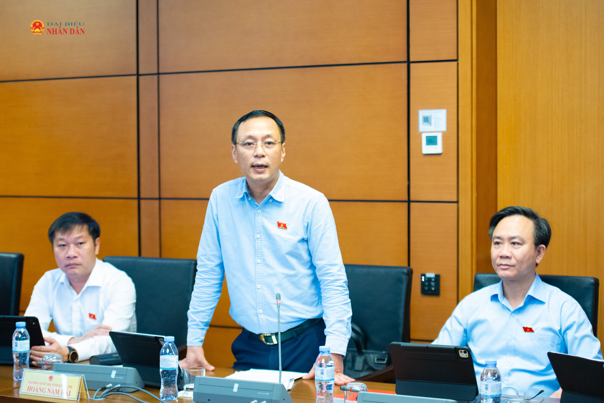 ĐBQH Hoàng Nam Hải (Quảng Trị) phát biểu thảo luận tại Tổ 13
