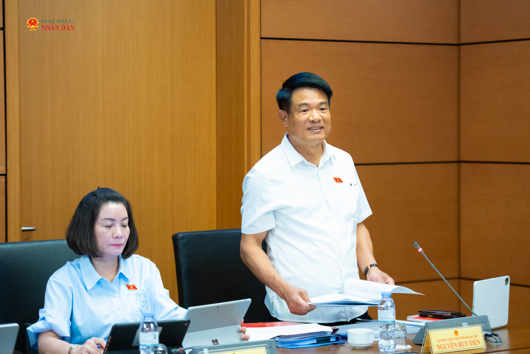 ĐBQH Nguyễn Huy Tiến (Quảng Trị) phát biểu thảo luận tại Tổ 13