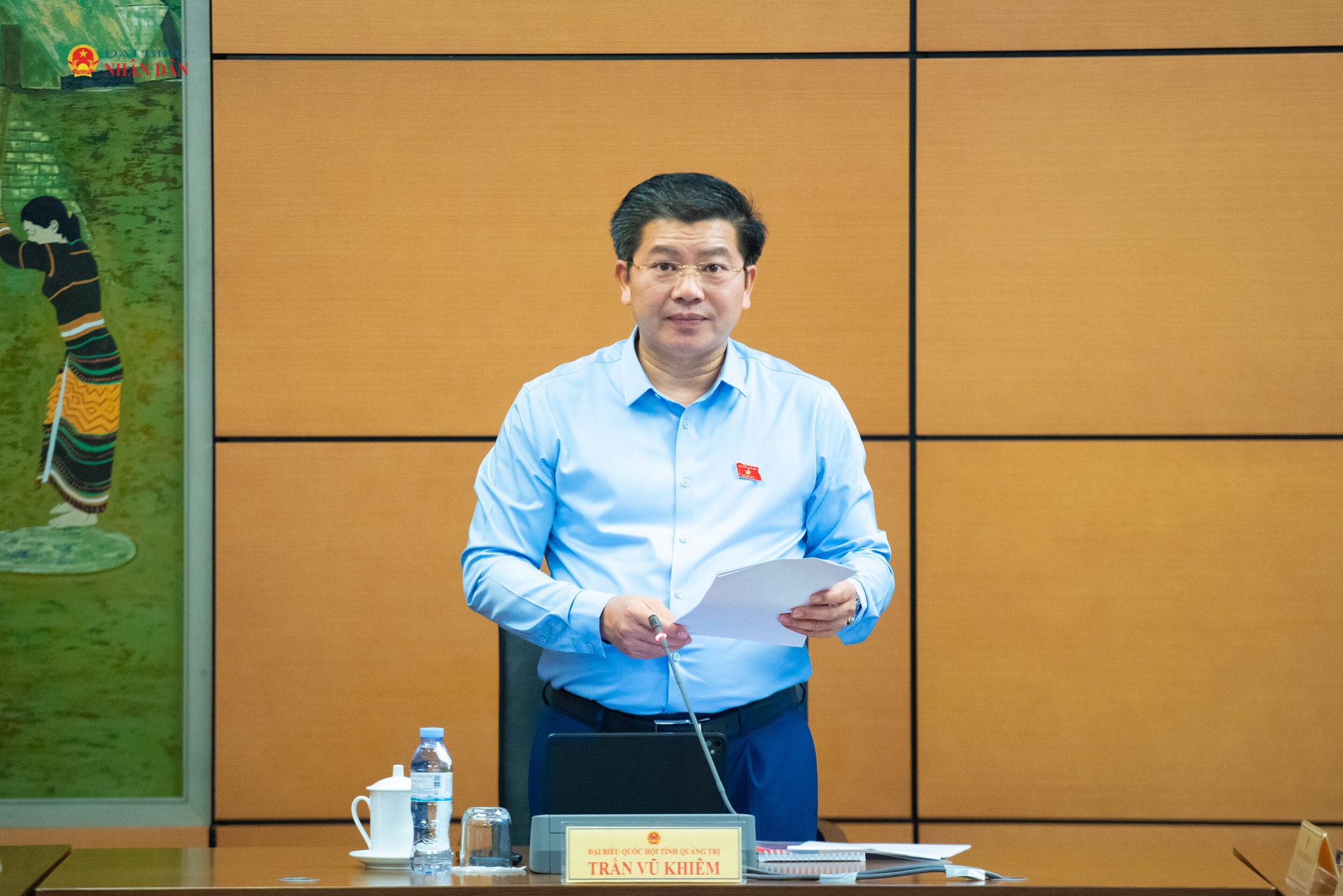 ĐBQH Trần Vũ Khiêm, Phó Bí thư Thường trực Tỉnh ủy, Trưởng đoàn ĐBQH tỉnh Quảng Trị điều hành phiên thảo luận Tổ 13