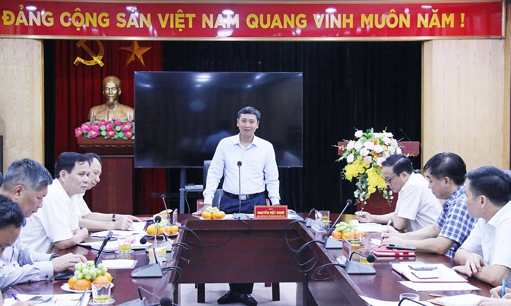 Phó Bí thư Tỉnh ủy, Chủ tịch HĐND tỉnh Nguyễn Việt Oanh phát biểu kết luận buổi làm việc