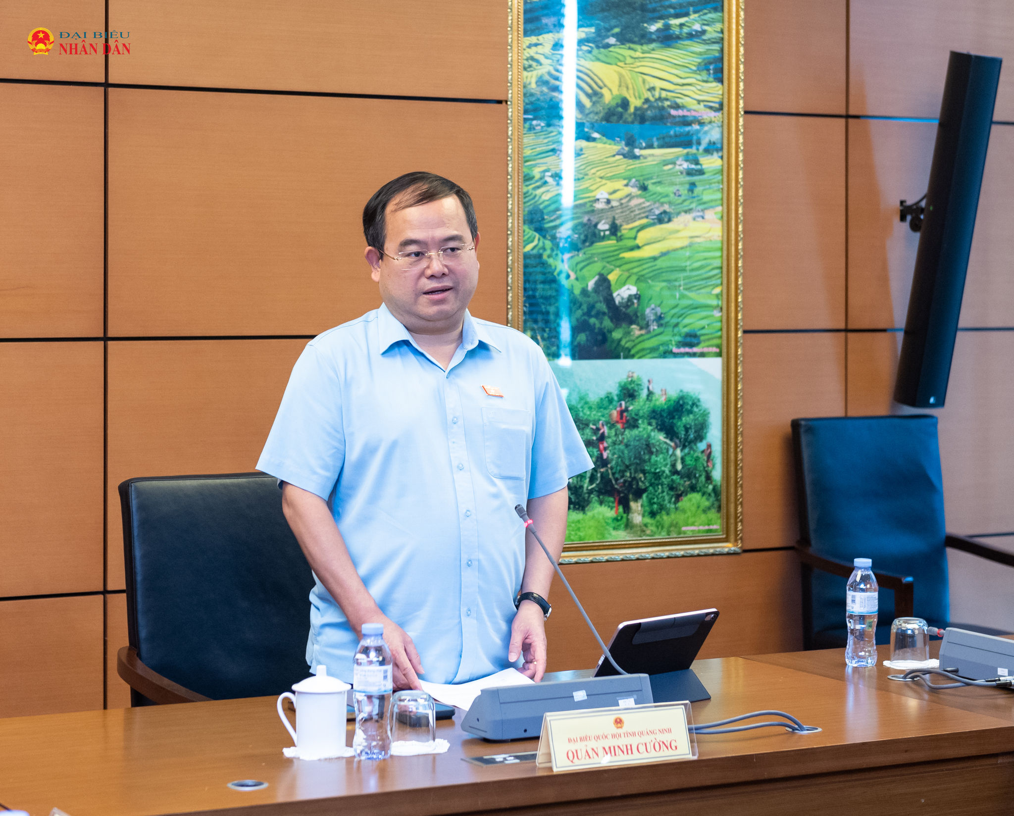 Bí thư Tỉnh ủy, Trưởng Đoàn ĐBQH tỉnh Quảng Ninh Quản Minh Cường chủ trì phiên thảo luận Tổ 14.