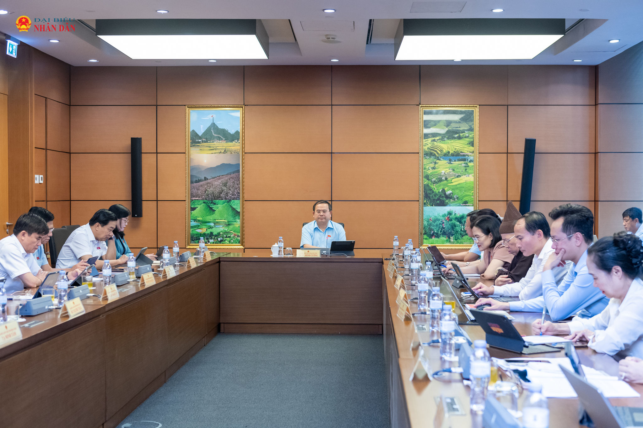 Quang cảnh phiên thảo luận Tổ 14, chiều 20/8.