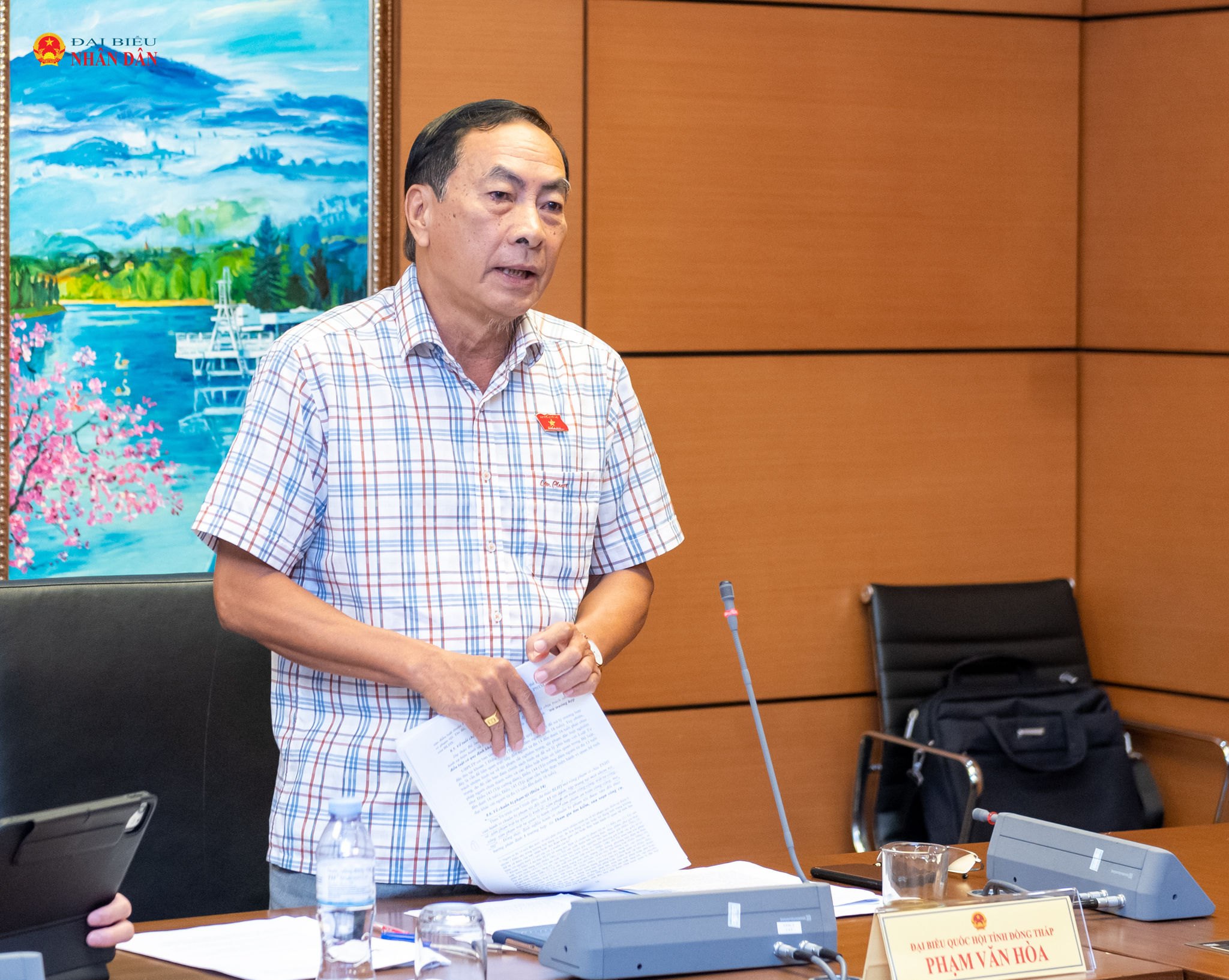 ĐBQH Phạm Văn Hòa (Đồng Tháp) phát biểu.