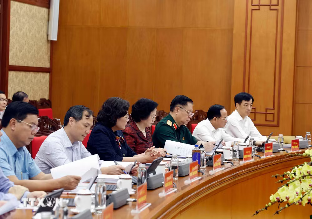 hu-tich-nuoc-to-lam-lam-viec-voi-ban-to-chuc-trung-uong-ve-de-an-so-ket-5-nam-thuc-hien-nghi-quyet-so-28-nqtw-8967494-4.jpg.avif