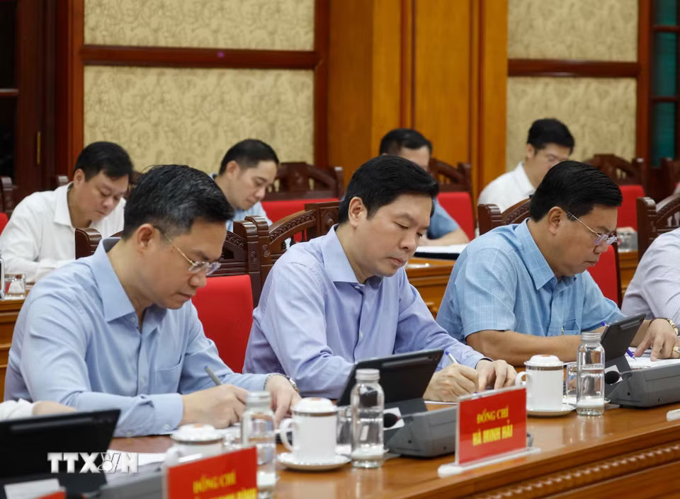 hu-tich-nuoc-to-lam-lam-viec-voi-ban-to-chuc-trung-uong-ve-de-an-so-ket-5-nam-thuc-hien-nghi-quyet-so-28-nqtw-8967494-7.jpg.avif