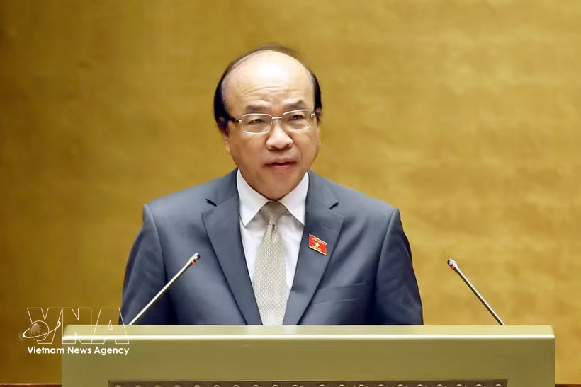 Chairman of the National Assembly's Committee for Legal and Judicial Affairs Phan Chi Hieu delivers a verification report on three draft laws - the revised Penal Code, the revised Criminal Procedure Code, and the revised Law on Organisation of Criminal Investigation Agencies on August 20. (Photo: VNA)