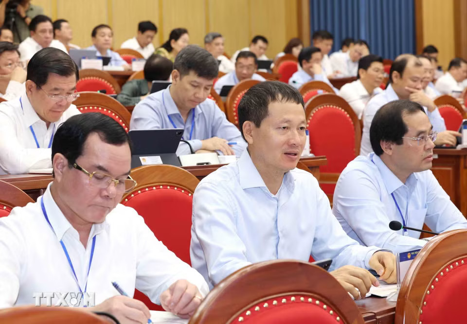 media.vietnamplus.vn-images-yi45dyxdxvvavn-iwqhoansq1rg0oktdfw-xwxjb8jyh-endv5t0pmnvpddjcd0djndm0cv8olyfxyn2xkbsxdacxkq-uifr-ma288nac_0-_ttxvn-2008-thuong-truc-ban-bi-thu-xay-dung-dang-5.jpg.avif