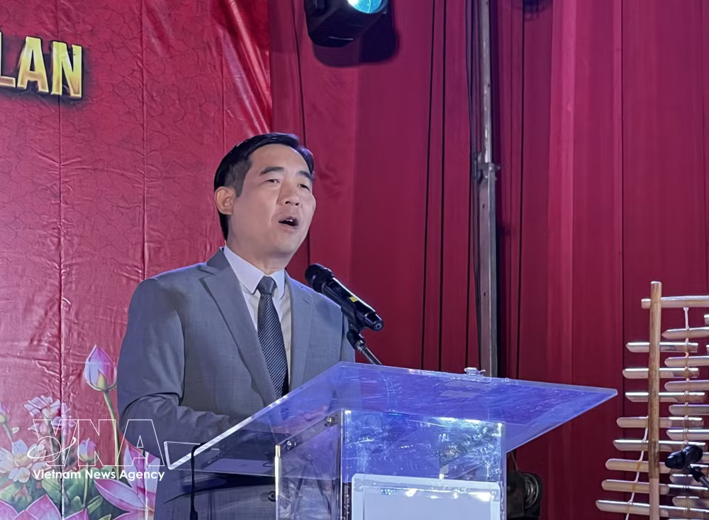 Vietnamese Ambassador to Thailand Pham Viet Hung hails the Vietnamese community’s role as an important bridge in Vietnam-Thailand relations. (Photo: VNA) vnanet-kieu-bao1.jpg