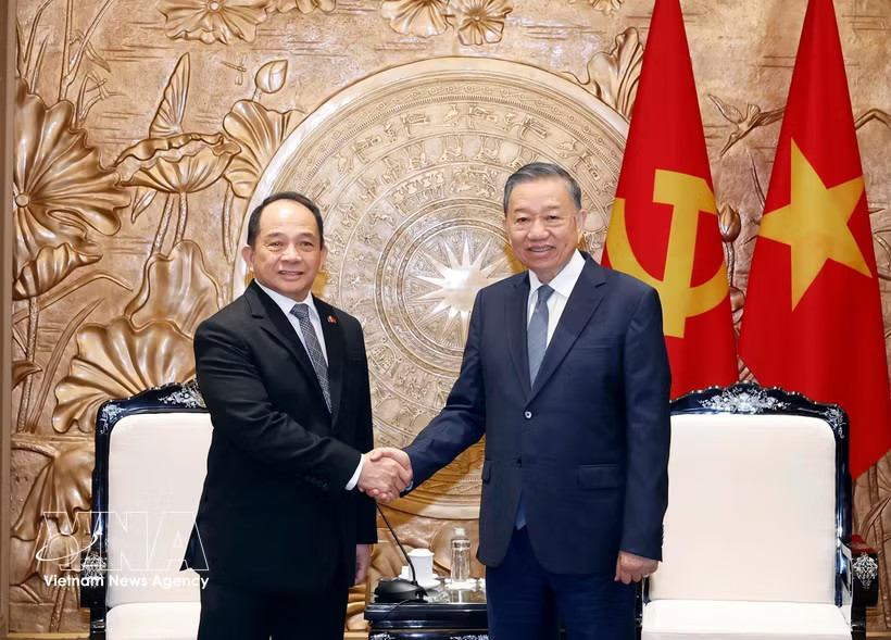 General Secretary of the Communist Party of Vietnam (CPV) Central Committee and President To Lam (R) and Philippine National Security Adviser Eduardo S.L. Oban Jr. in Hanoi on August 20, 2026. (Photo: VNA)