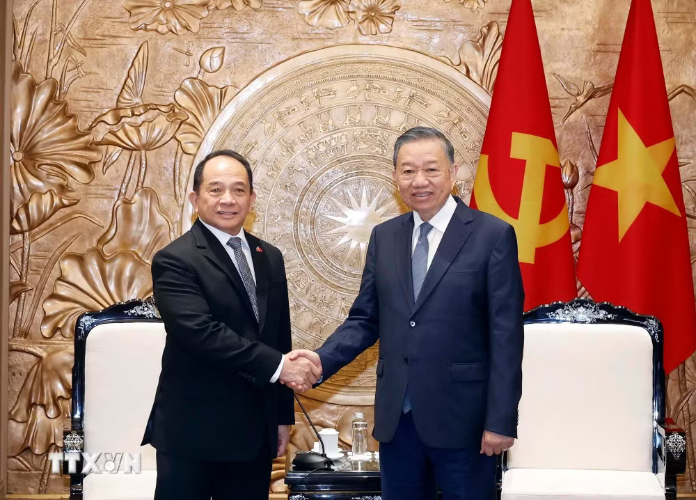 oqsid0m7zojkqhnrmtqkpm1izzjr9_zqq-_ttxvn-tong-bi-thu-chu-tich-nuoc-tiep-co-van-hoi-dong-an-ninh-quoc-gia-philippines-2.jpg.avif