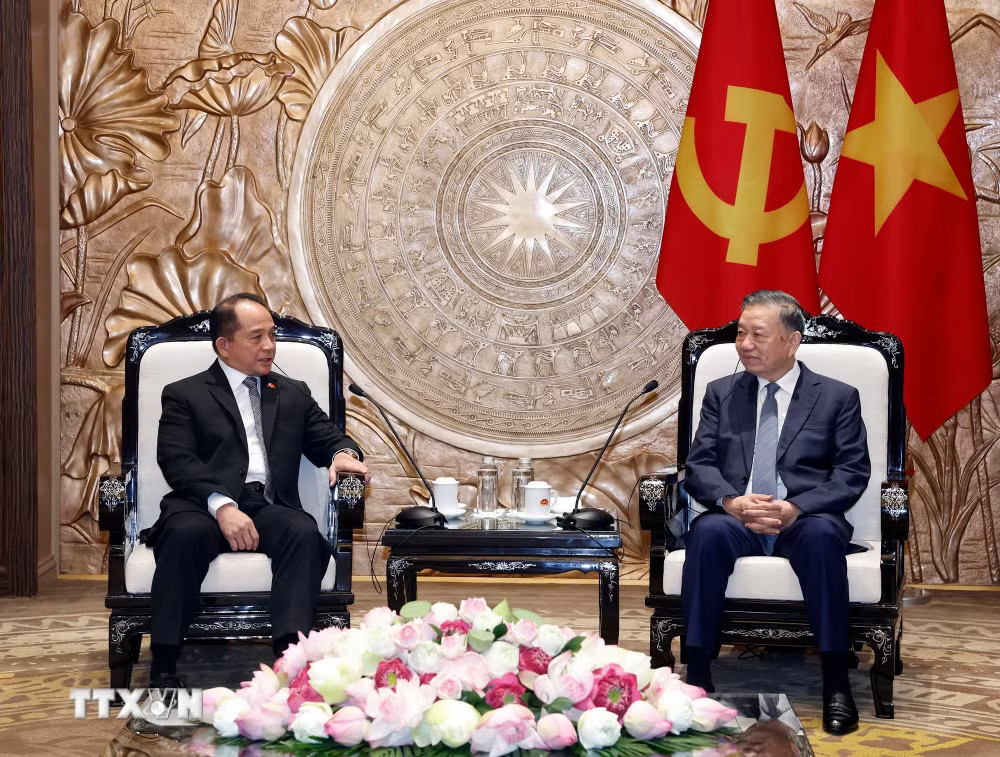 oqsid0m7zojzqaprj9uuyjrcu-tgfugwq-_ttxvn-tong-bi-thu-chu-tich-nuoc-tiep-co-van-hoi-dong-an-ninh-quoc-gia-philippines-1.jpg.avif