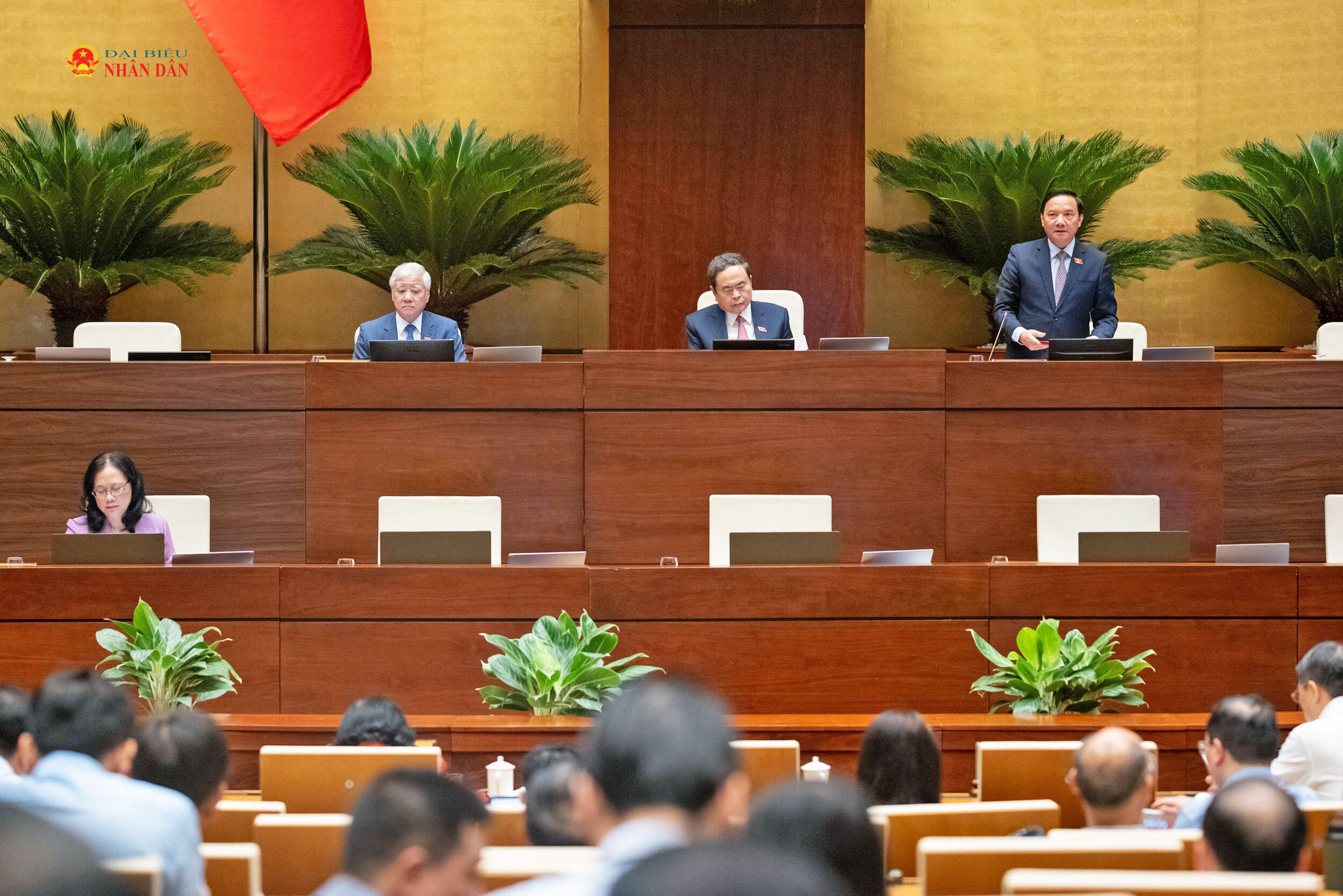 Phó Chủ tịch Quốc hội Nguyễn Khắc Định điều hành nội dung phiên họp