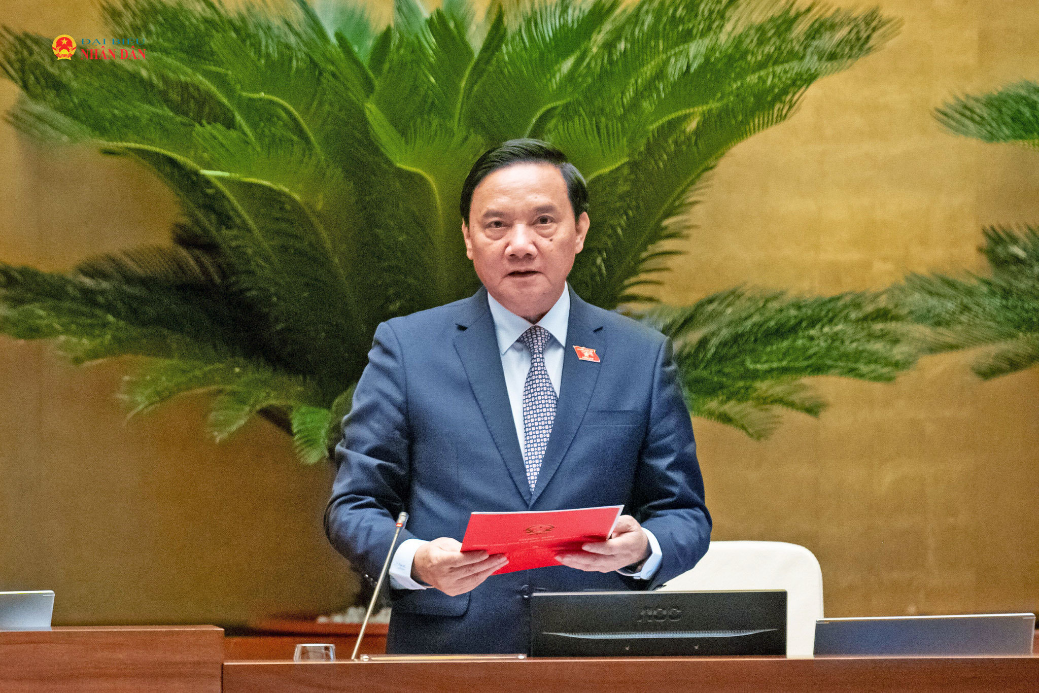 Phó Chủ tịch Quốc hội Nguyễn Khắc Định điều hành nội dung phiên họp