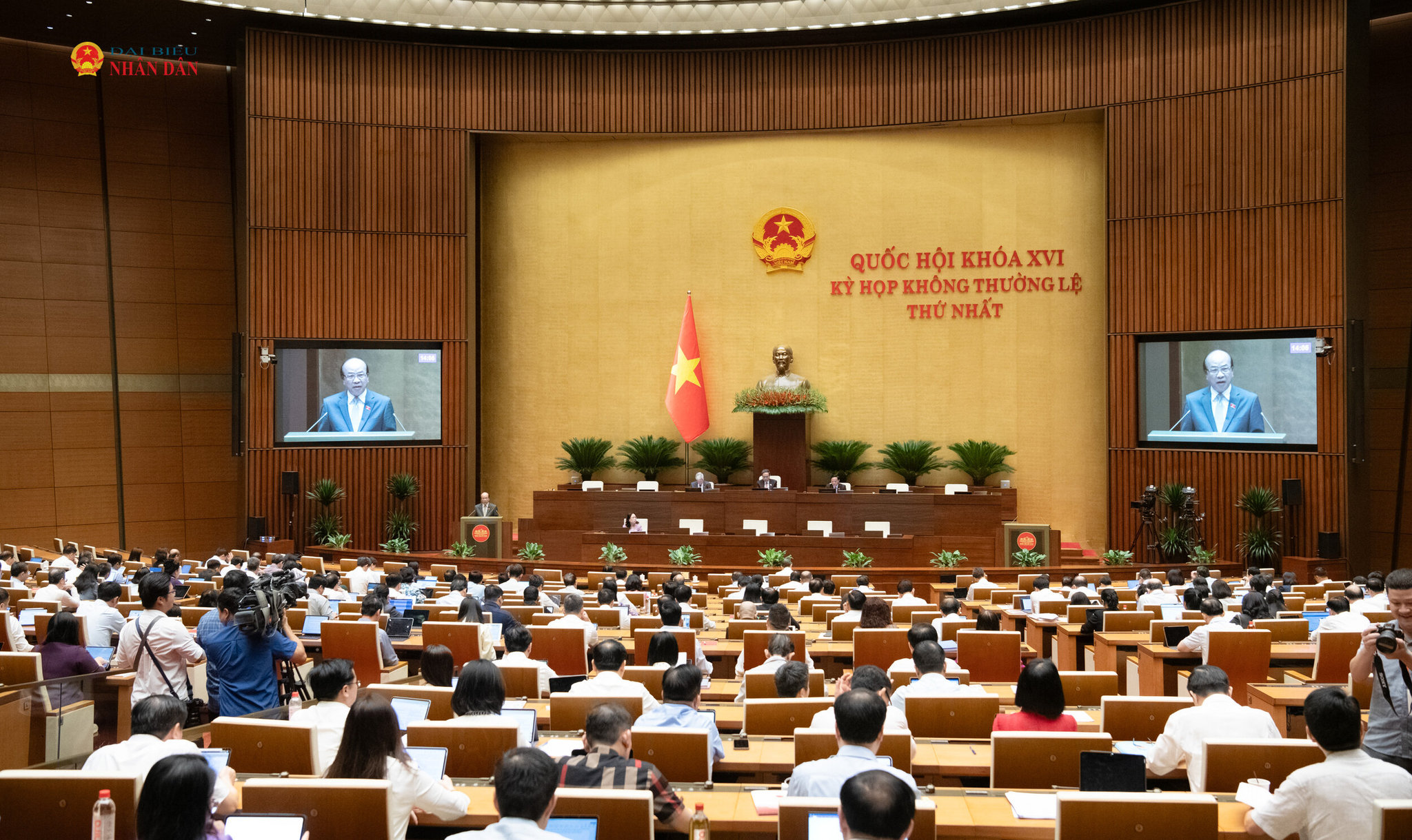 Quang cảnh phiên họp sáng 20.8.3