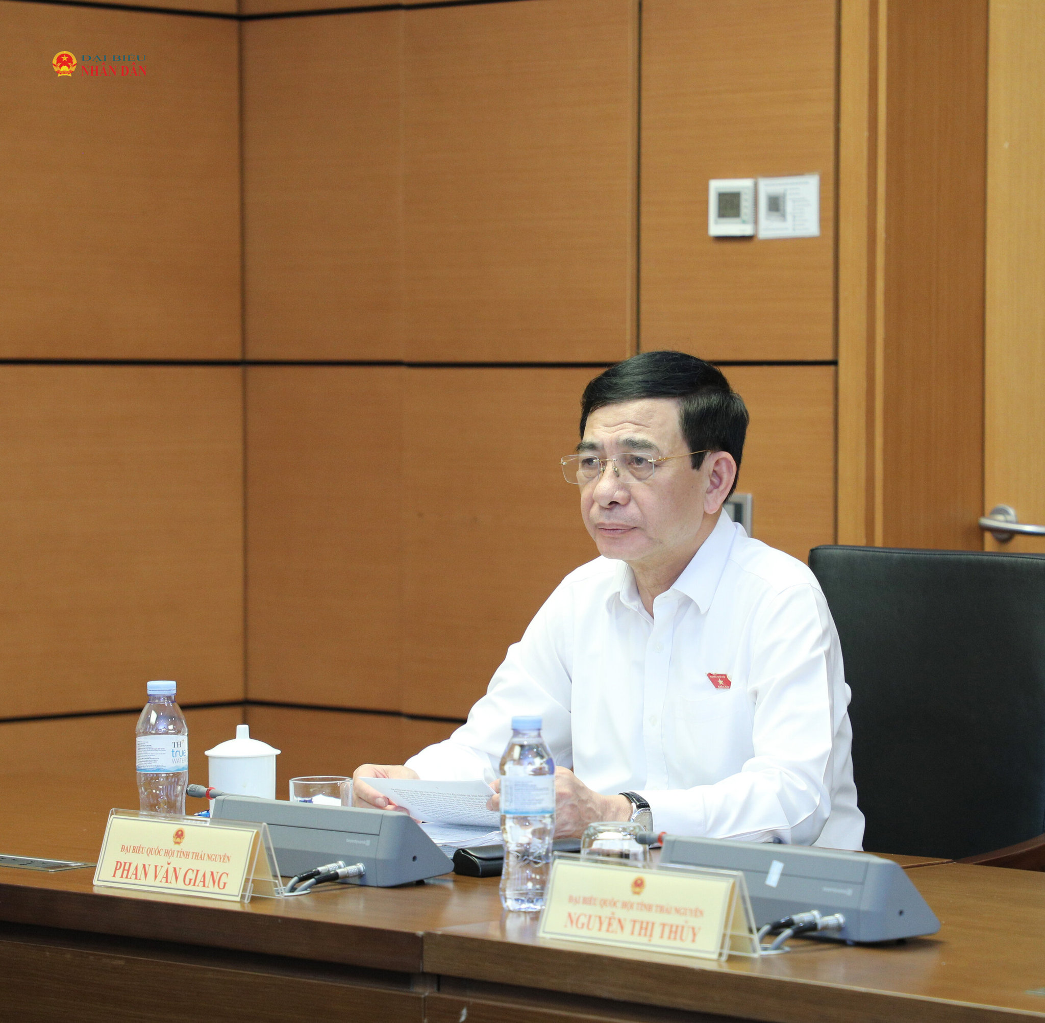 Ủy viên Bộ Chính trị, Phó Thủ tướng Chính, Bộ trưởng Bộ Quốc phòng Phan Văn Giang phát biểu thảo luận tại Tổ