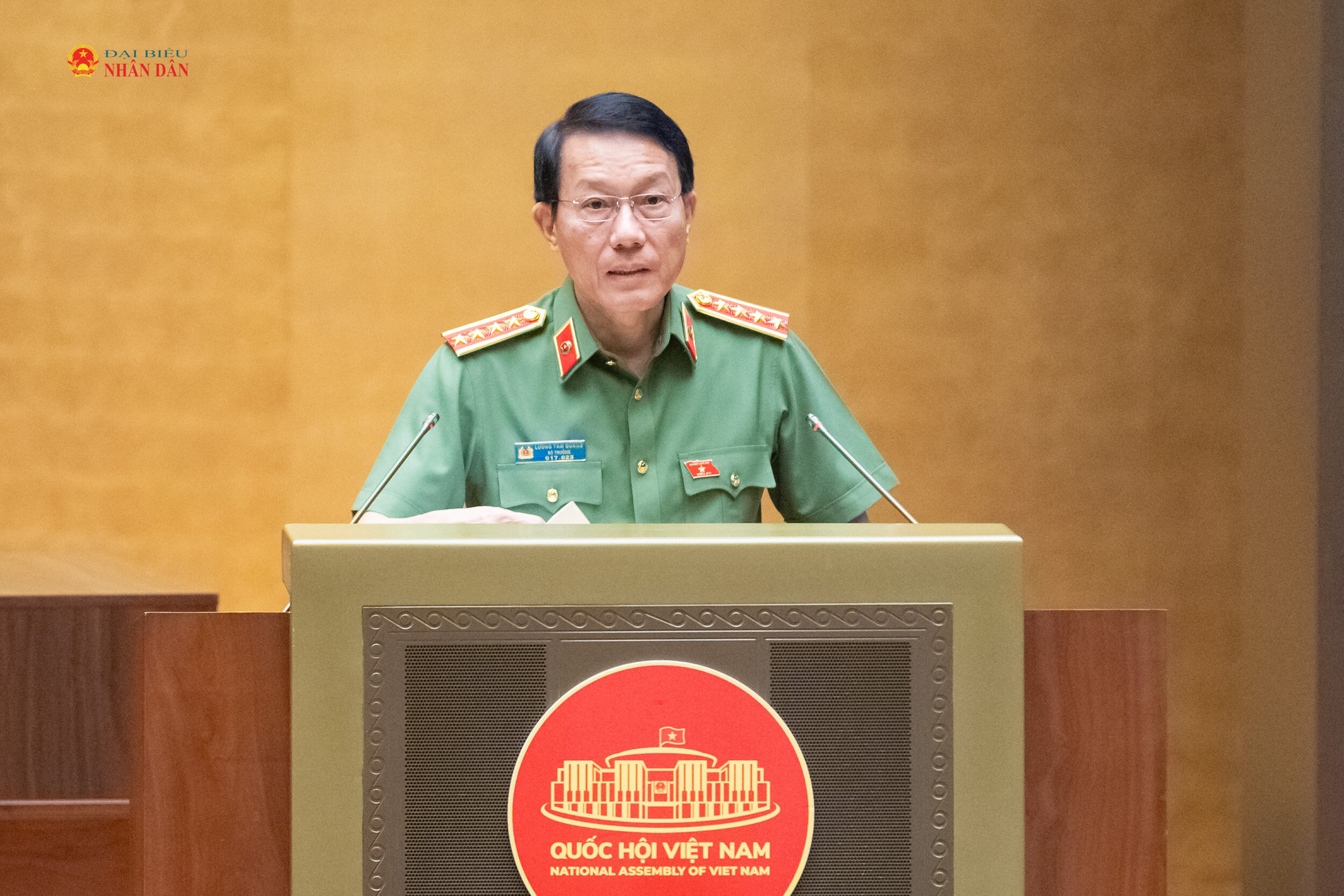 Bộ trưởng Bộ Công an Lương Tam Quang trình bày tờ trình về 02 dự án: Bộ luật Hình sự (sửa đổi); Luật Tổ chức cơ quan điều tra hình sự (sửa đổi)