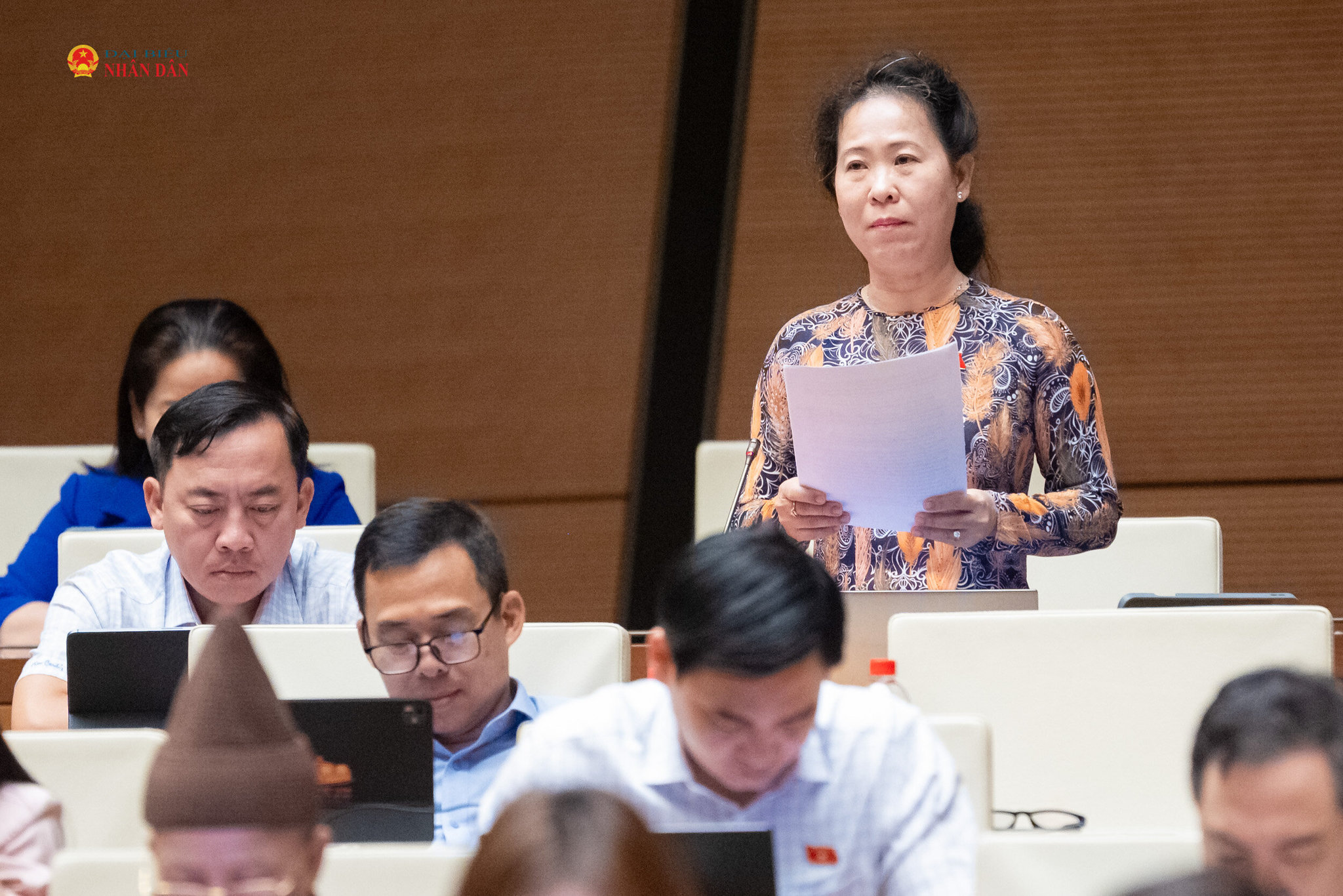 ĐBQH Tô Ái Vang (TP. Cần Thơ) phát biểu