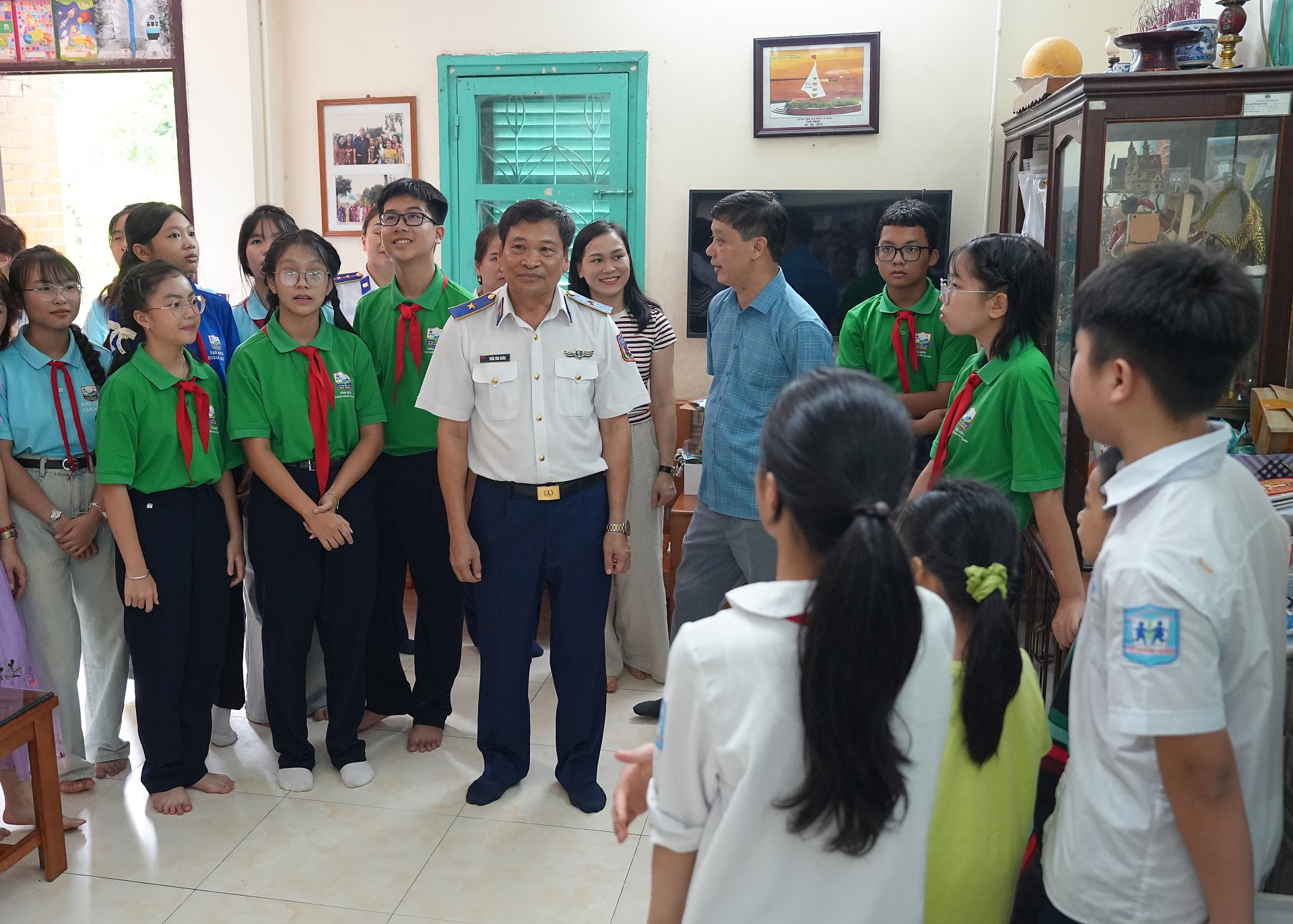 Đoàn đại biểu thăm nơi học tập, sinh hoạt của trẻ em có hoàn cảnh khó khăn