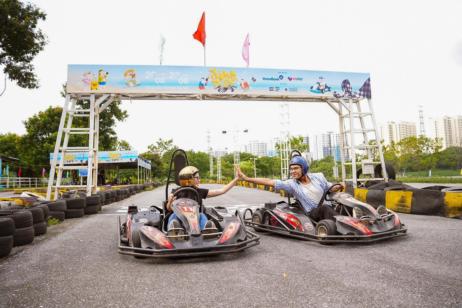 Khu vực trải nghiệm như Go-kart thu hút sự tham gia của các bạn trẻ.