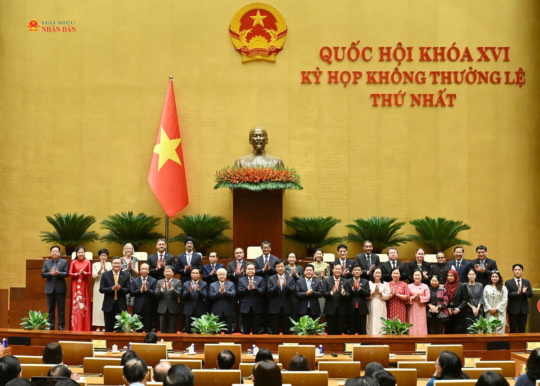 Chủ tịch Quốc hội Trần Thanh Mẫn và các đại biểu tham dự buổi lễ.