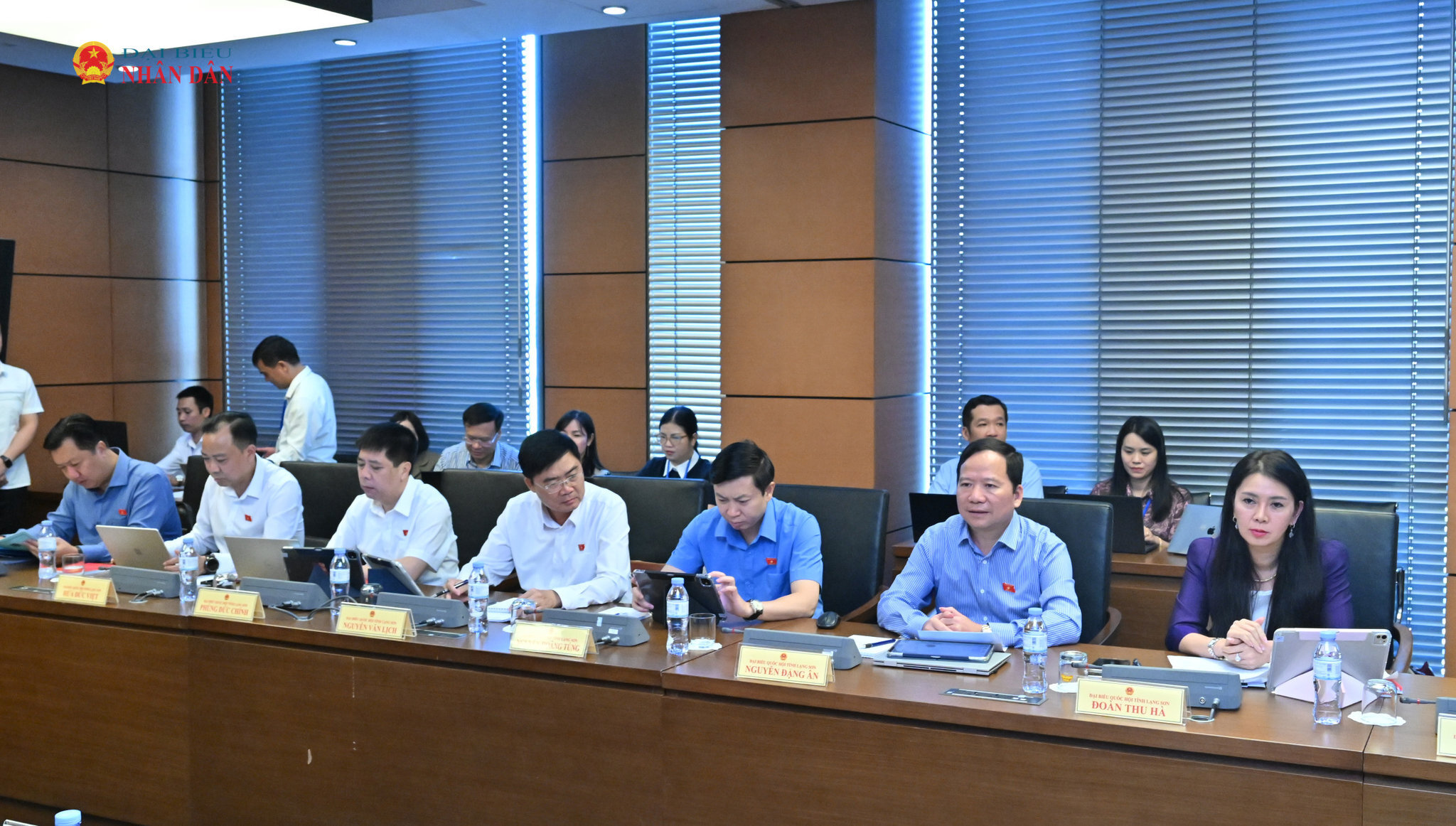 Đoàn ĐBQH tỉnh Lạng Sơn tại phiên họpVQK_5518