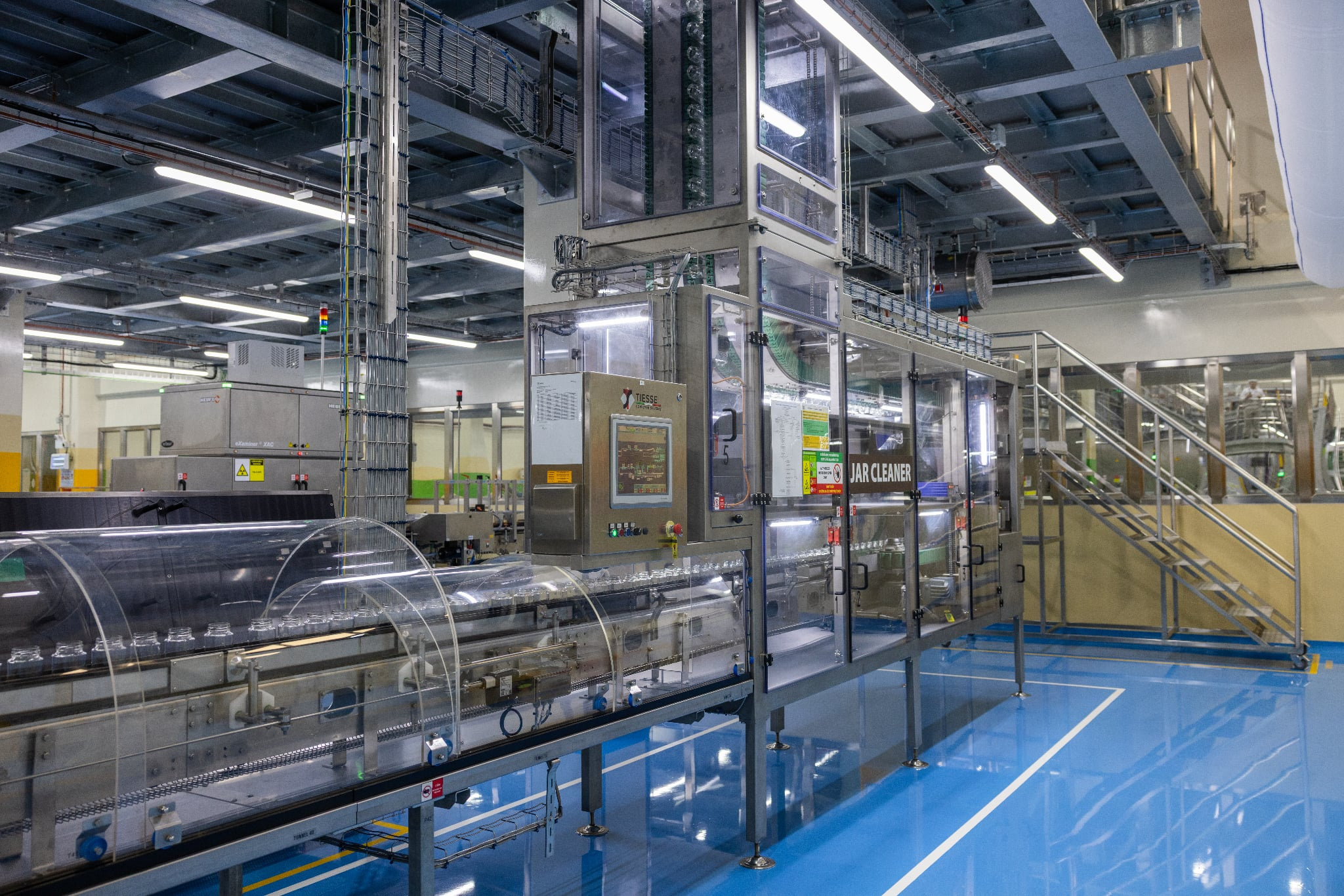 Dây chuyền đóng gói cà phê hòa tan trong hũ thủy tinh (Jar Line) tại Nhà máy Nestlé Trị An, TP. Đồng Nai