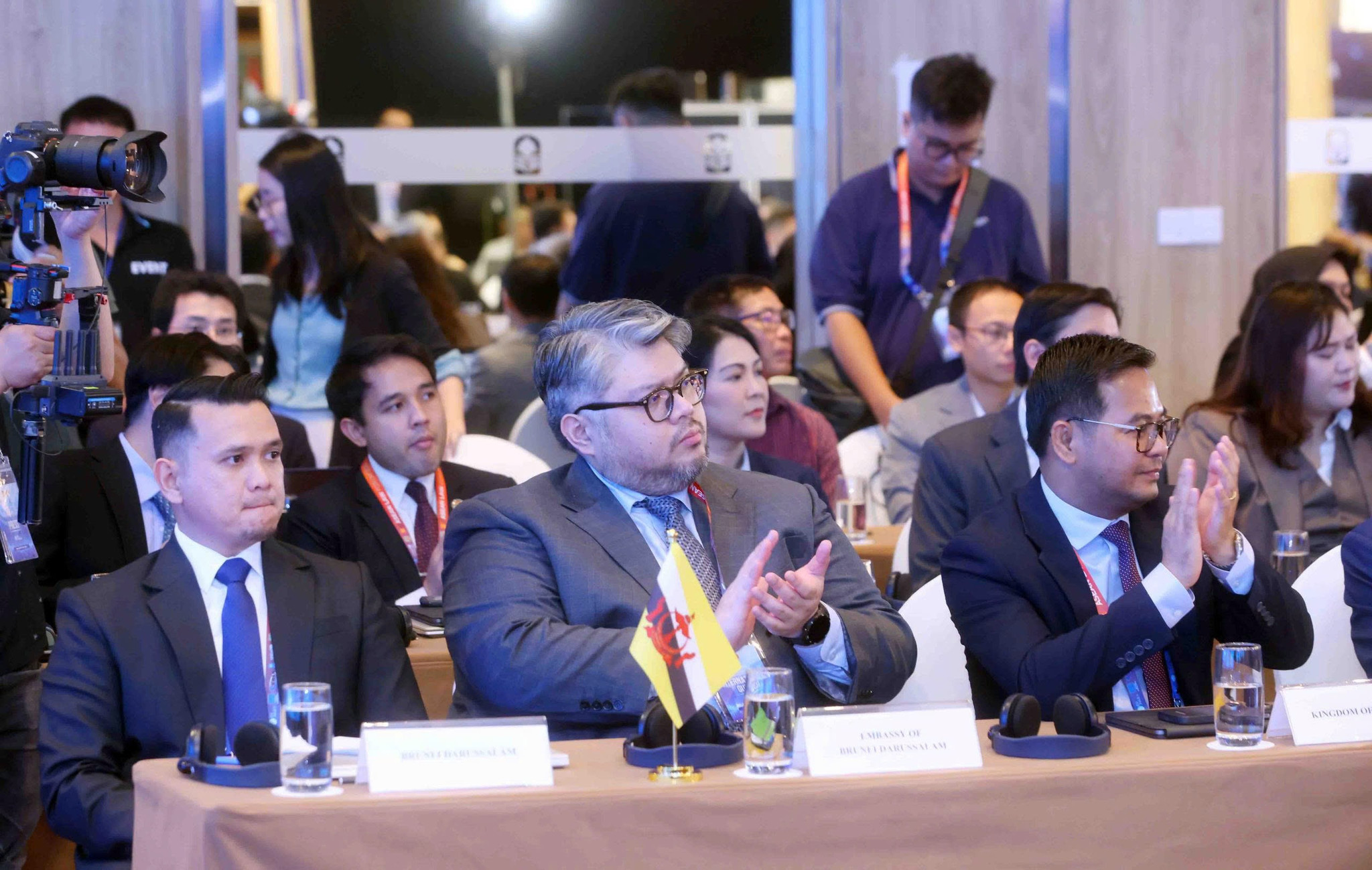 Các đại biểu tham dự Diễn đàn