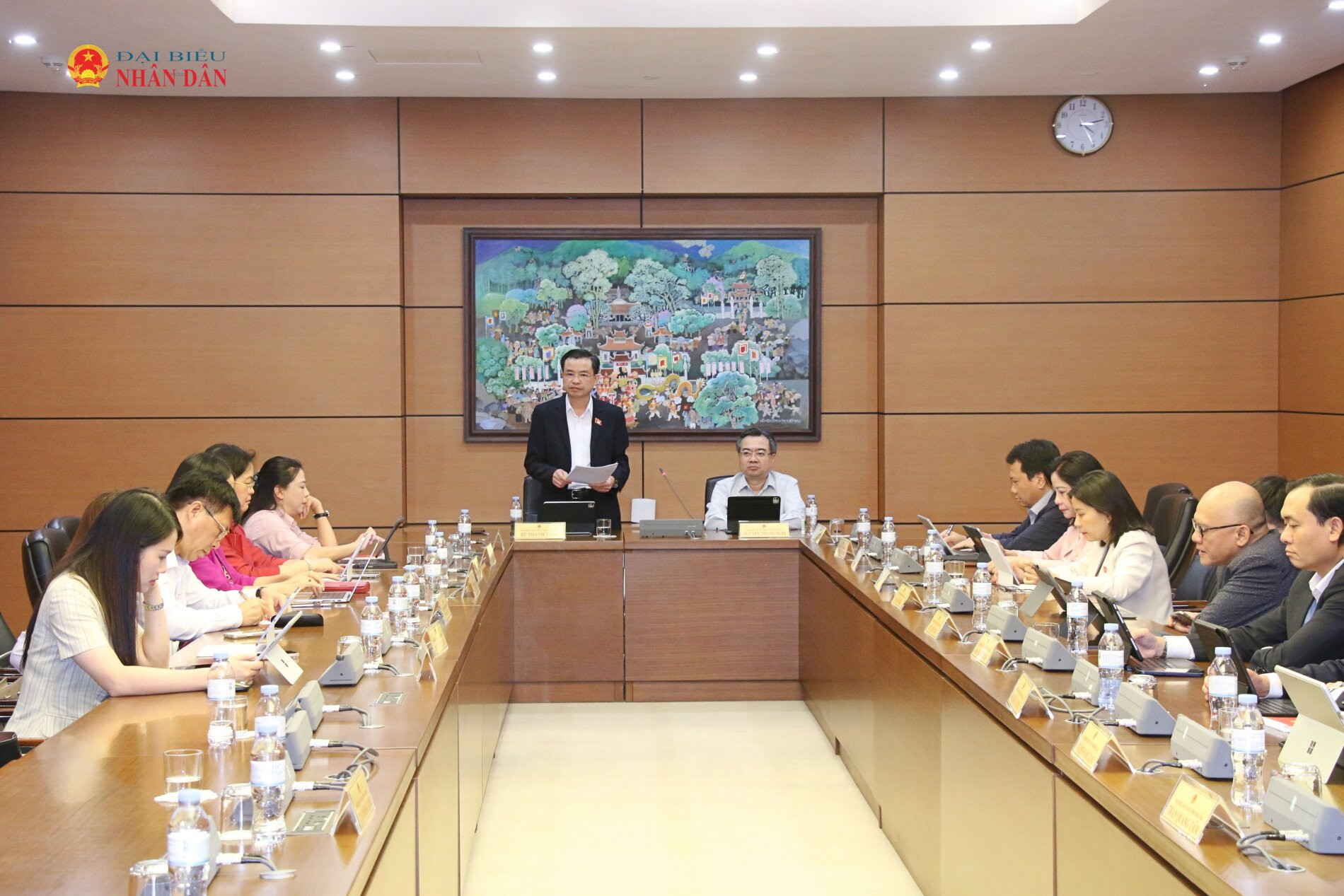 Quang cảnh phiên thảo luận tại Tổ 16