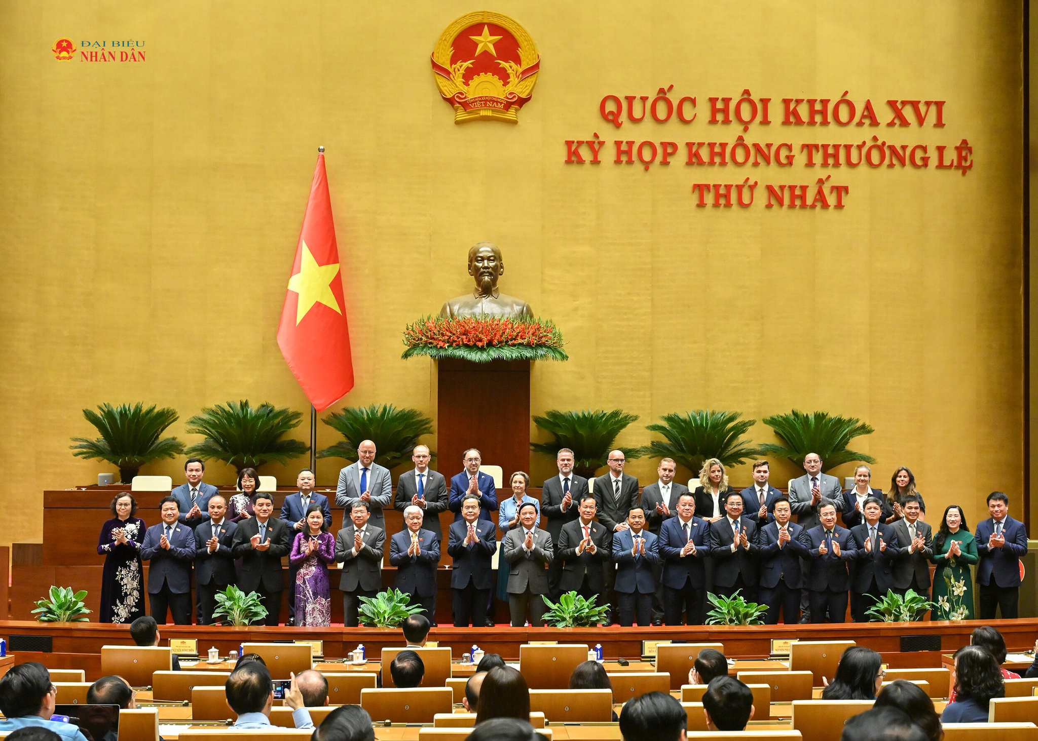 Chủ tịch Quốc hội Trần Thanh Mẫn và các đại biểu tham dự buổi lễ.