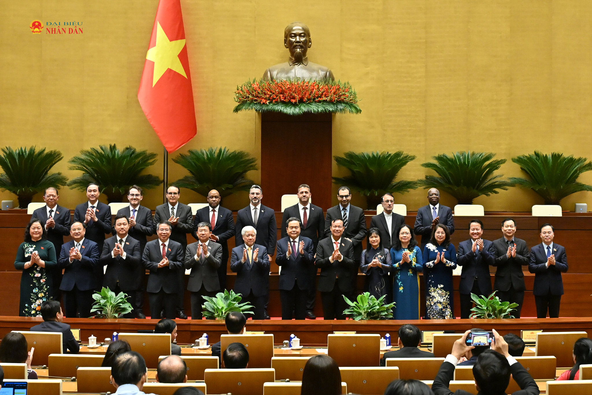 Chủ tịch Quốc hội Trần Thanh Mẫn và các đại biểu tham dự buổi lễ.