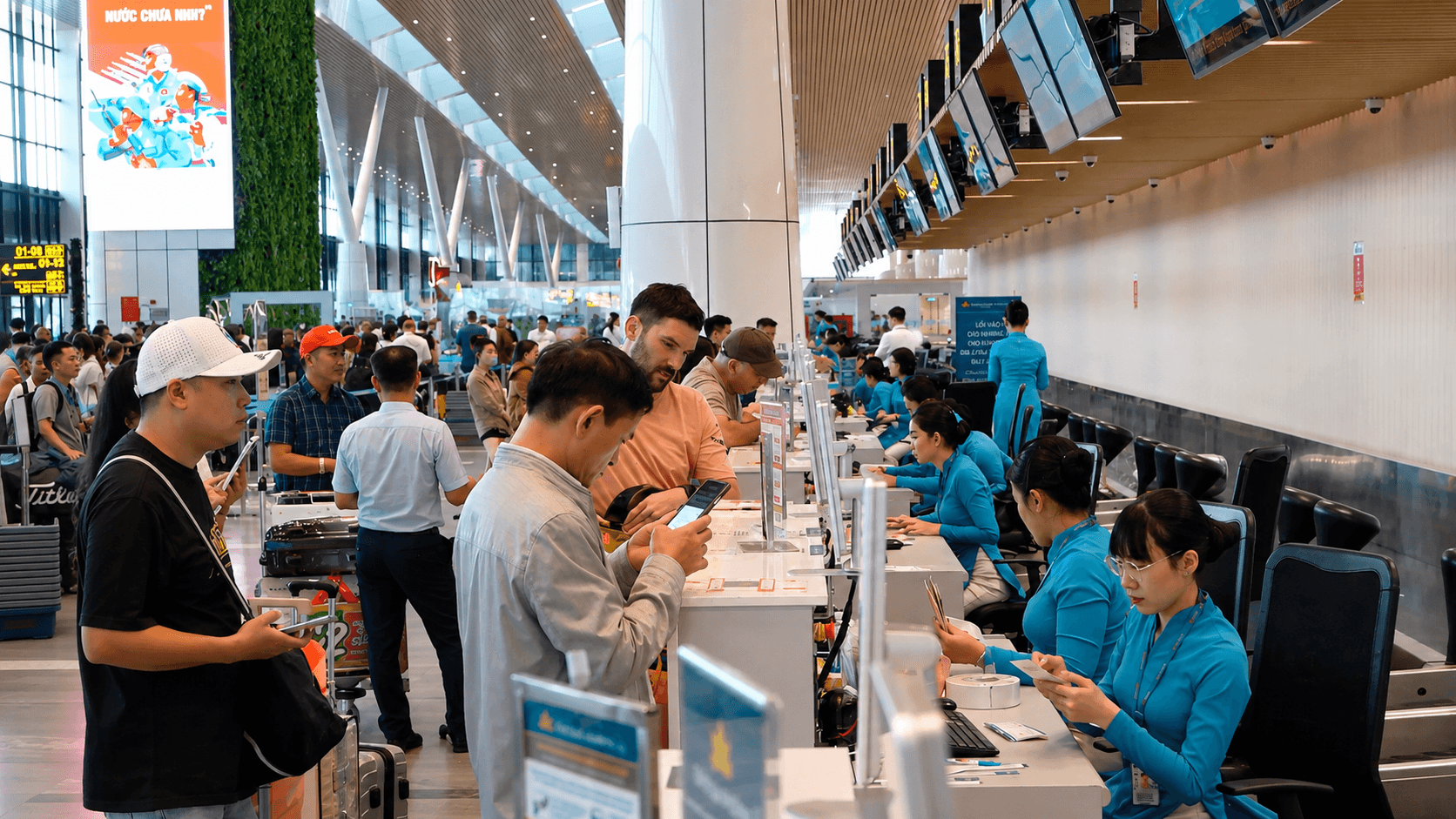 1. Vietnam Airlines Group mở bán vé Tết Đinh Mùi 2027 từ ngày 25-8, với gần 3,7 triệu chỗ