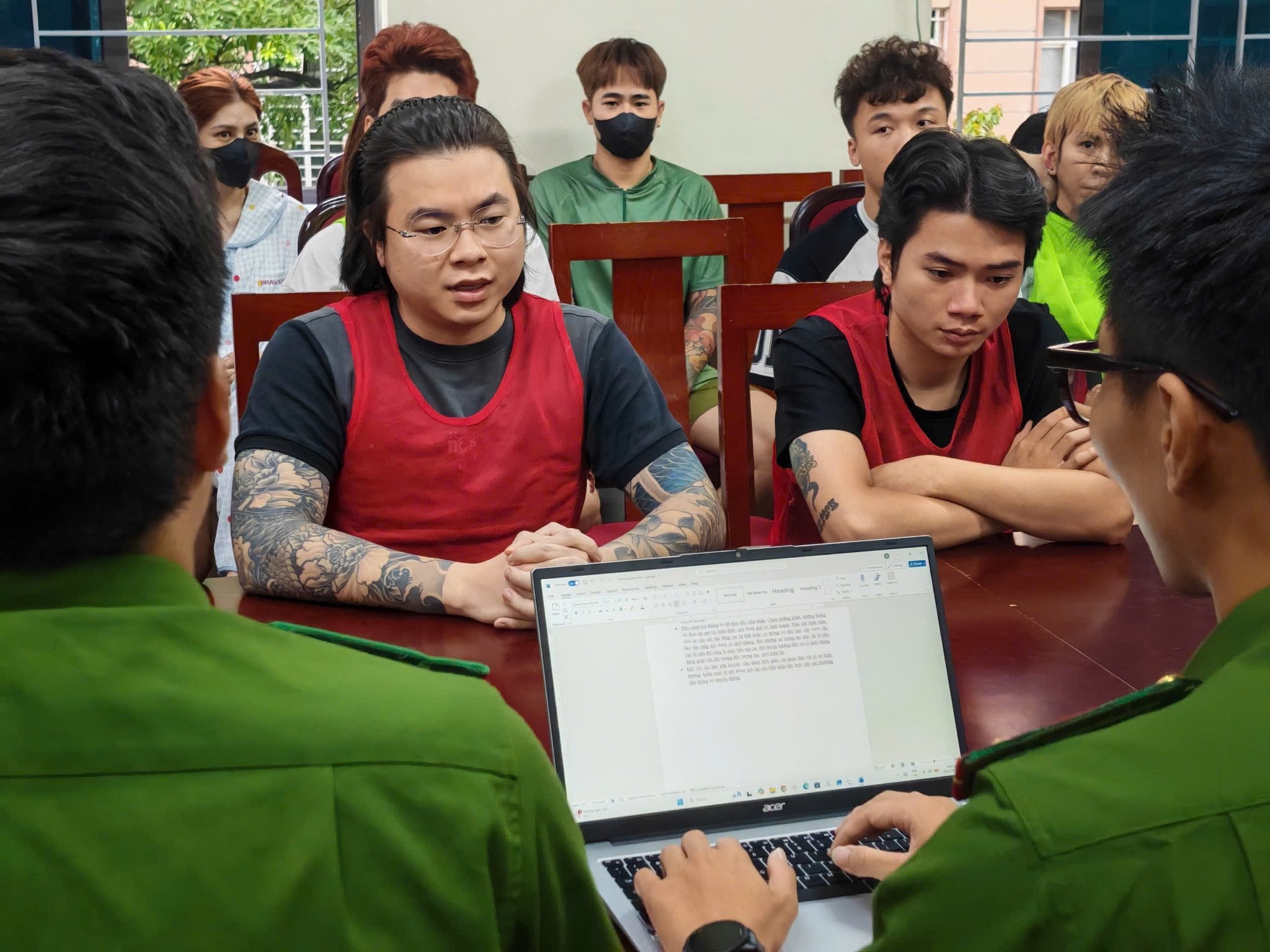 Lực lượng chức năng làm việc với Phạm Tuấn