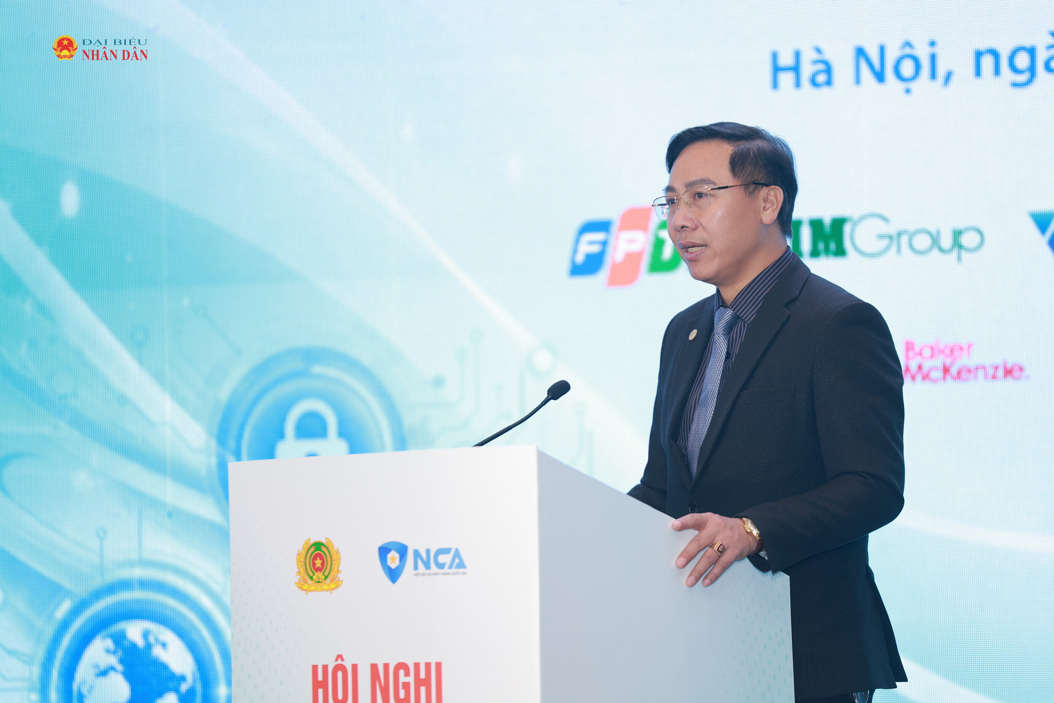 ”Các tệp dữ liệu này chứa hàng triệu thông tin chi tiết, trải dài từ họ tên, số điện thoại cho đến các dữ liệu tài chính và nhiều thông tin giá trị cao khác,” Thượng tá Nguyễn Đình Đỗ Thi cho biết.
