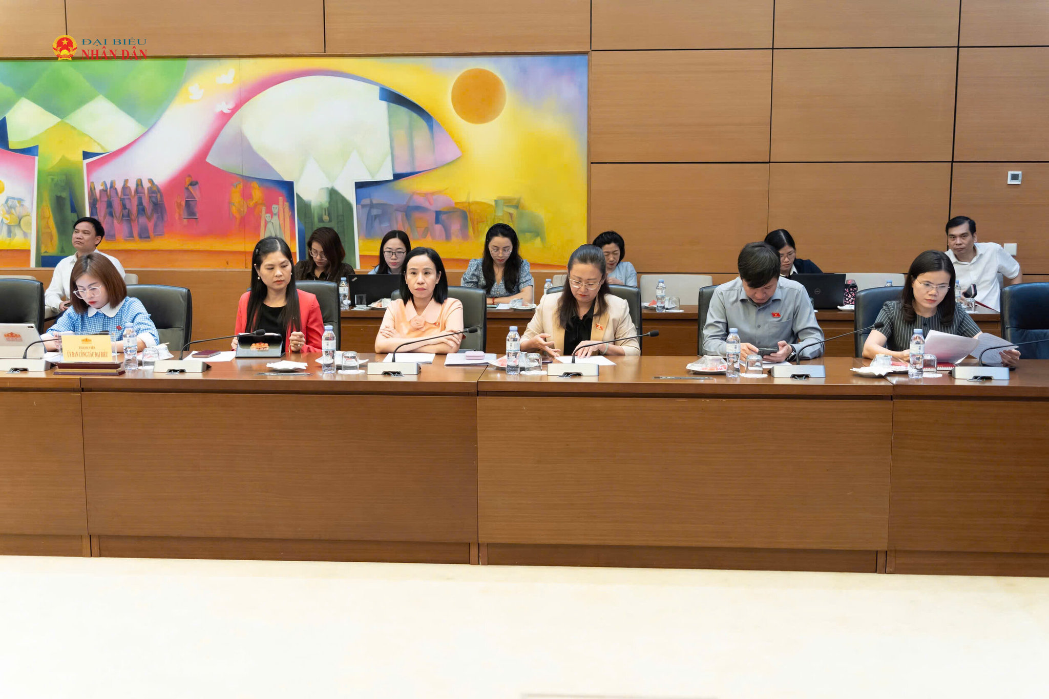 Các đại biểu tham dự phiên họp của Ủy ban