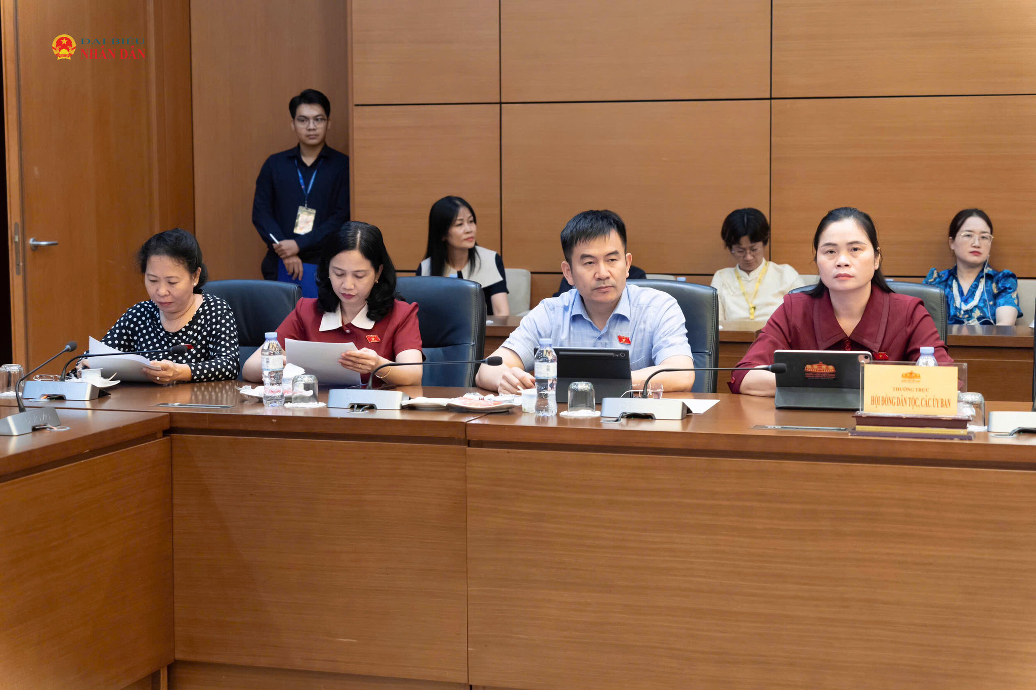 Các đại biểu tham dự phiên họp