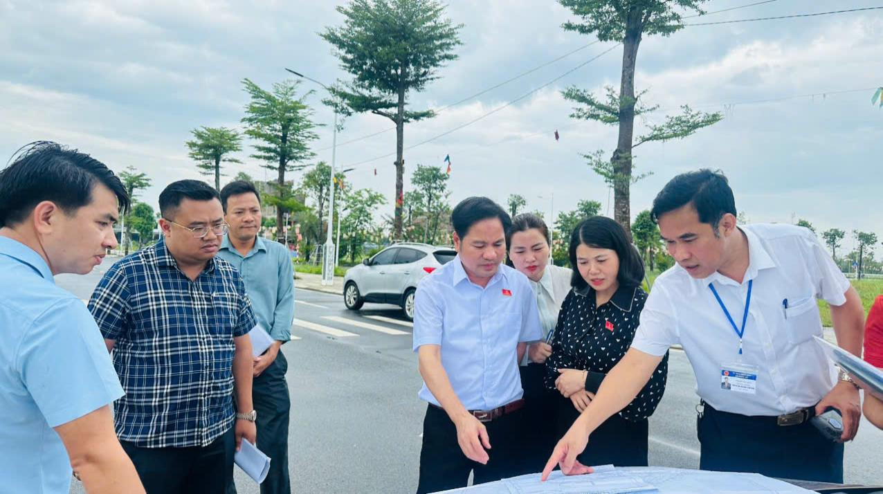 Tổ công tác số 1 của Đoàn Giám sát HĐND tỉnh Thái Nguyên về công tác quản lý nhà nước về đất đai trên địa bàn tỉnh khảo sát thực địa một số vị trí dự án tại xã Đồng Hỷ